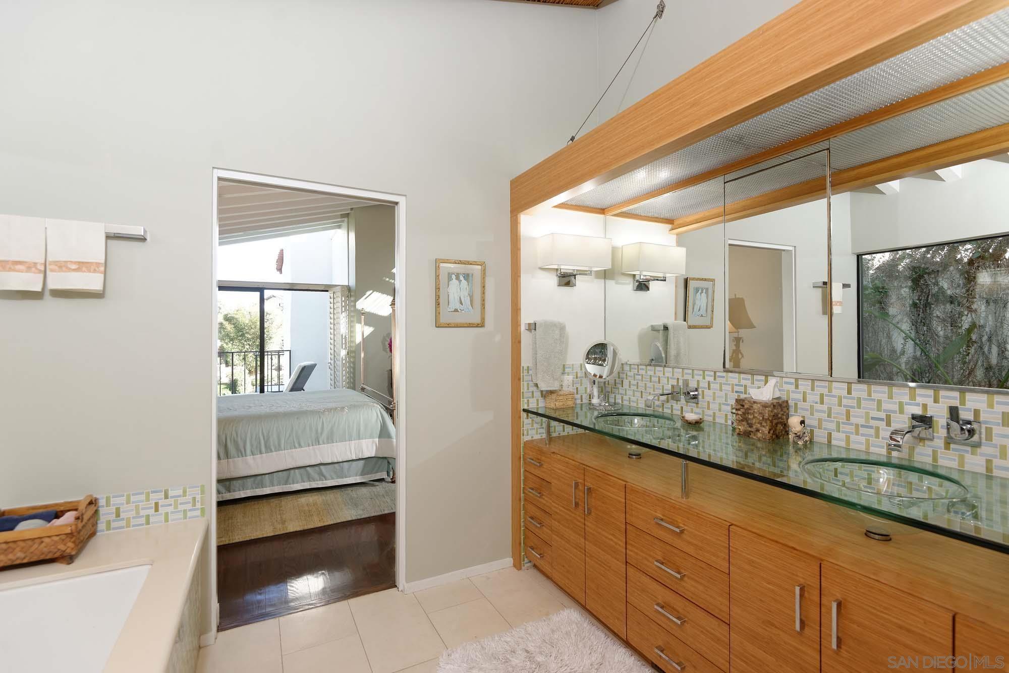 Detail Gallery Image 19 of 28 For 7733  Whitefield, La Jolla,  CA 92037 - 4 Beds | 4/1 Baths