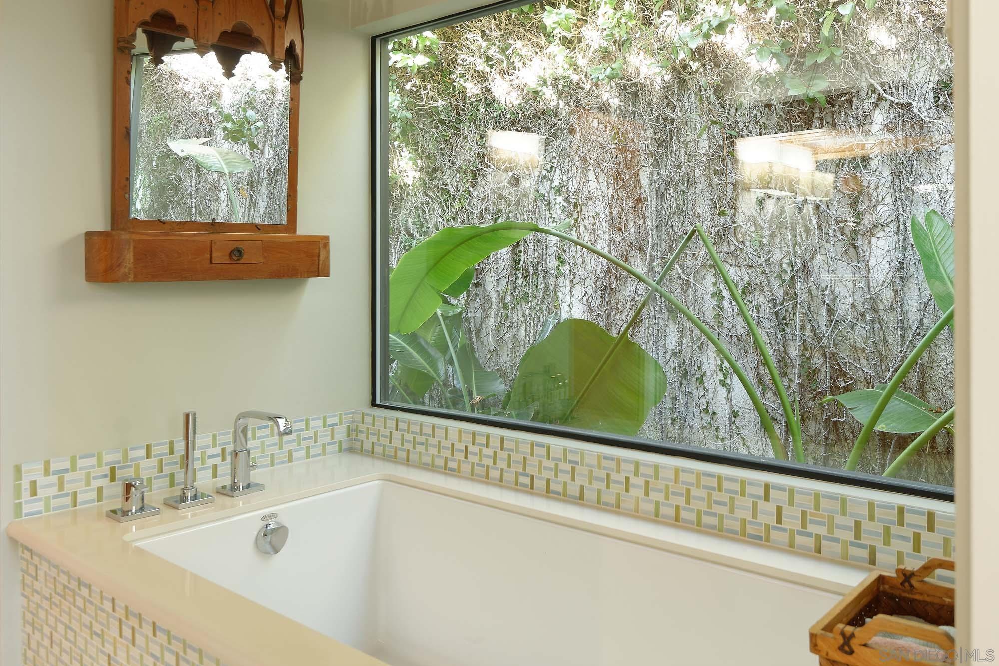 Detail Gallery Image 20 of 28 For 7733  Whitefield, La Jolla,  CA 92037 - 4 Beds | 4/1 Baths