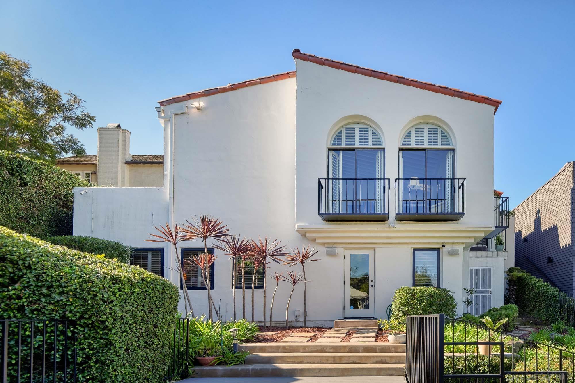 Detail Gallery Image 4 of 28 For 7733  Whitefield, La Jolla,  CA 92037 - 4 Beds | 4/1 Baths