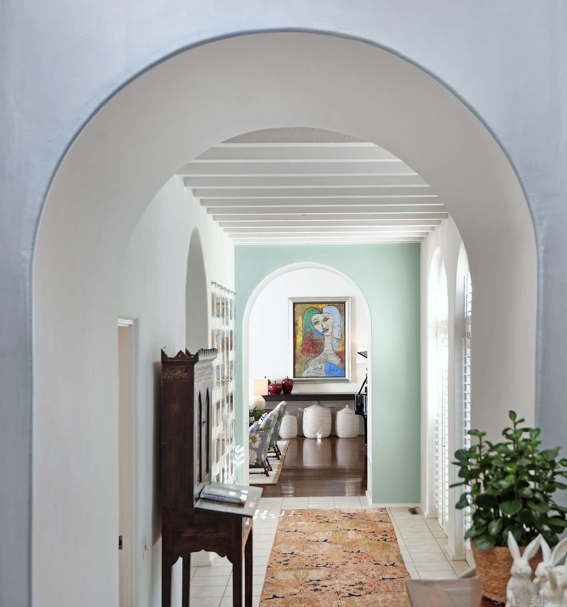 Detail Gallery Image 5 of 28 For 7733  Whitefield, La Jolla,  CA 92037 - 4 Beds | 4/1 Baths