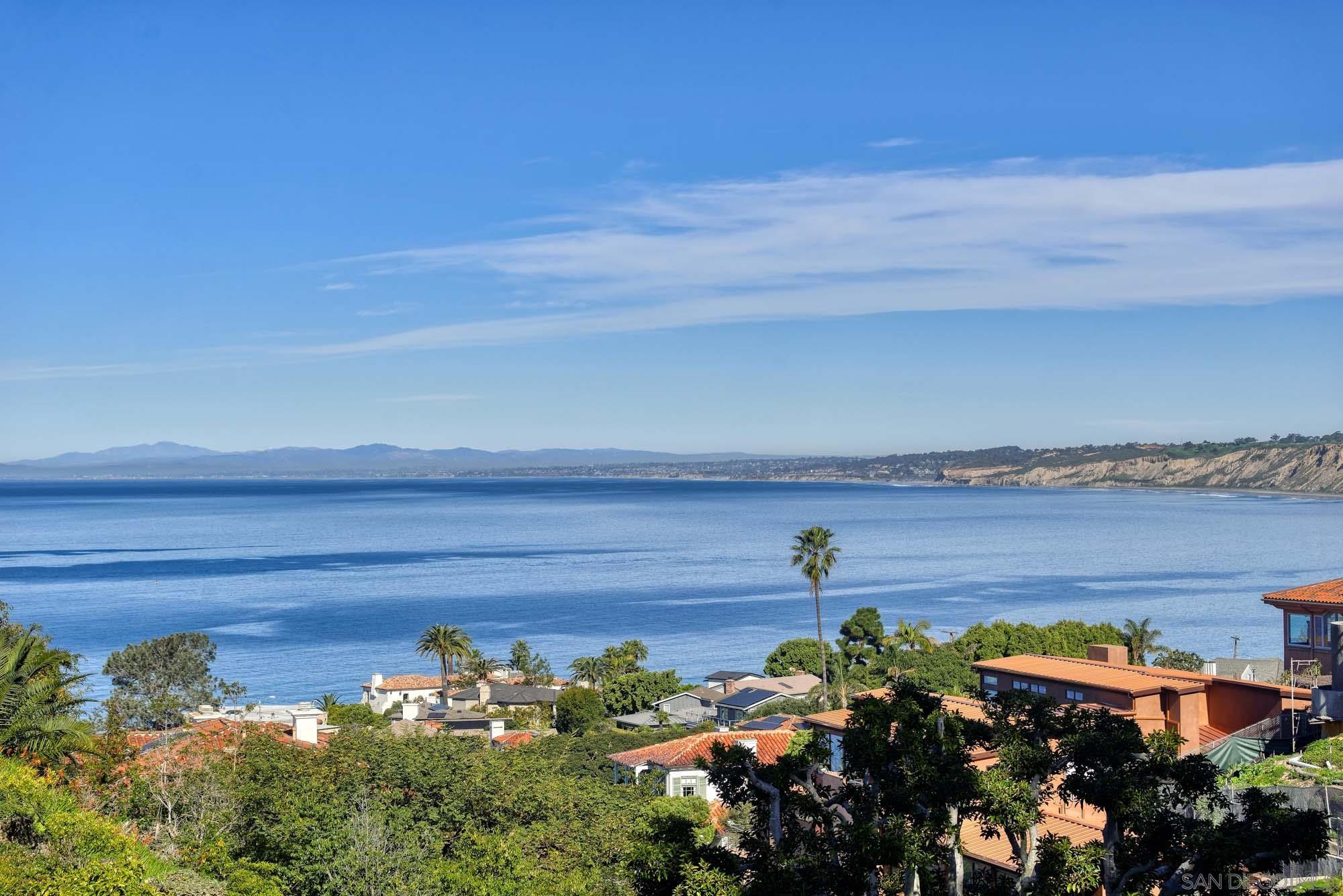 Detail Gallery Image 8 of 28 For 7733  Whitefield, La Jolla,  CA 92037 - 4 Beds | 4/1 Baths