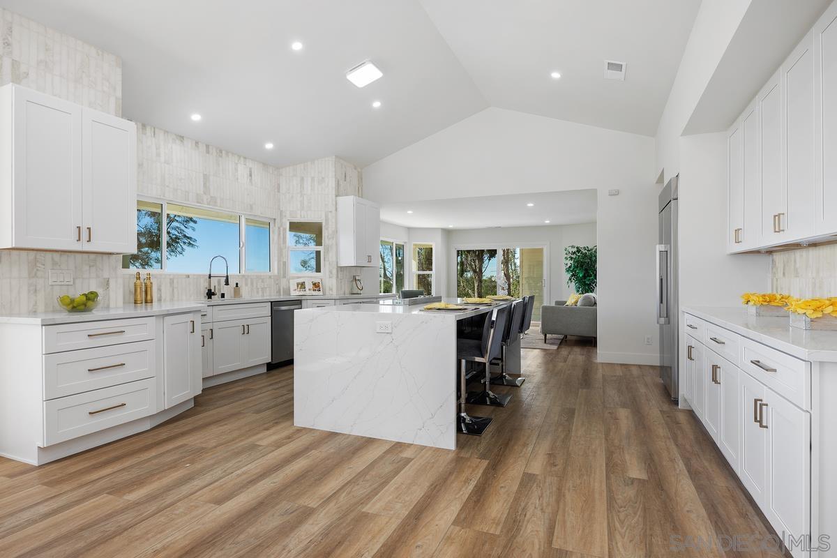 Detail Gallery Image 10 of 56 For 1112  Starview Dr, Vista,  CA 92084 - 7 Beds | 4/1 Baths