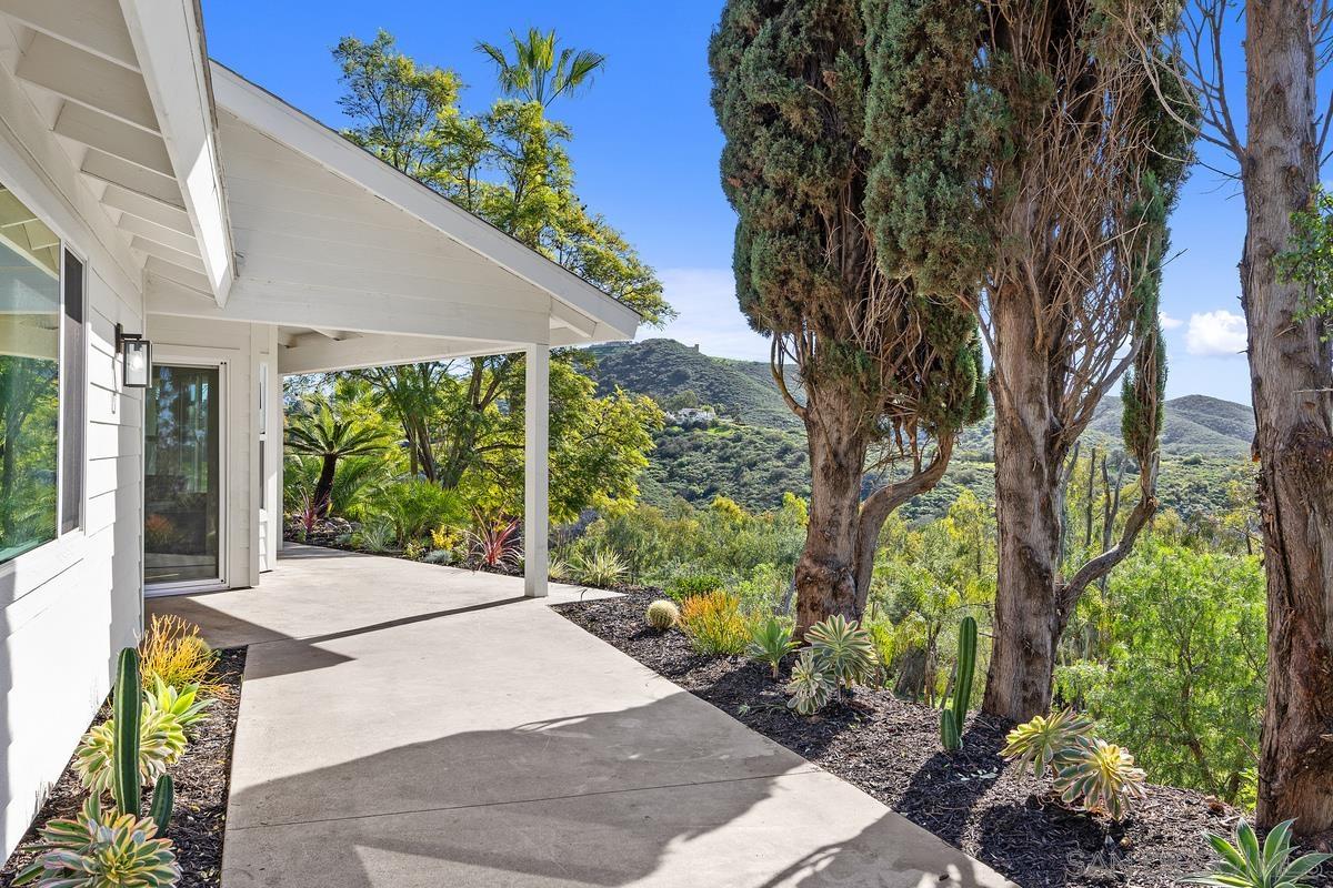 Detail Gallery Image 3 of 56 For 1112  Starview Dr, Vista,  CA 92084 - 7 Beds | 4/1 Baths