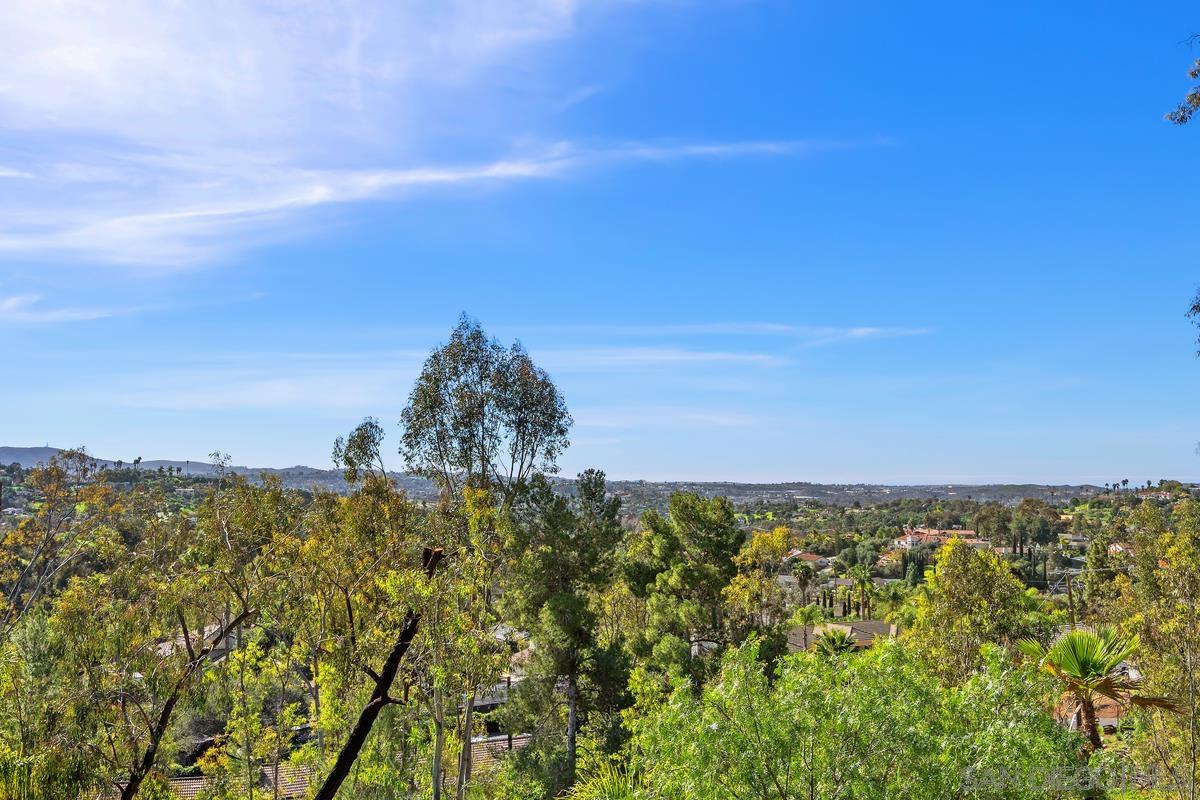 Detail Gallery Image 5 of 56 For 1112  Starview Dr, Vista,  CA 92084 - 7 Beds | 4/1 Baths