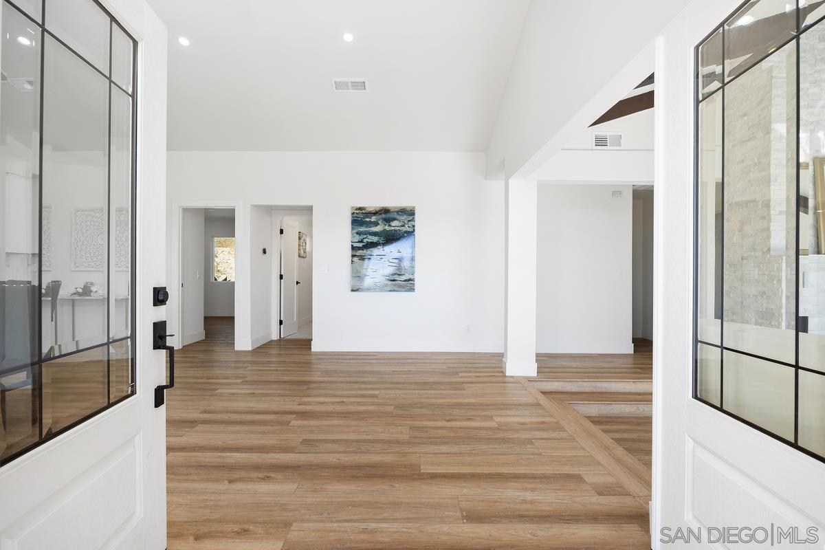 Detail Gallery Image 7 of 56 For 1112  Starview Dr, Vista,  CA 92084 - 7 Beds | 4/1 Baths