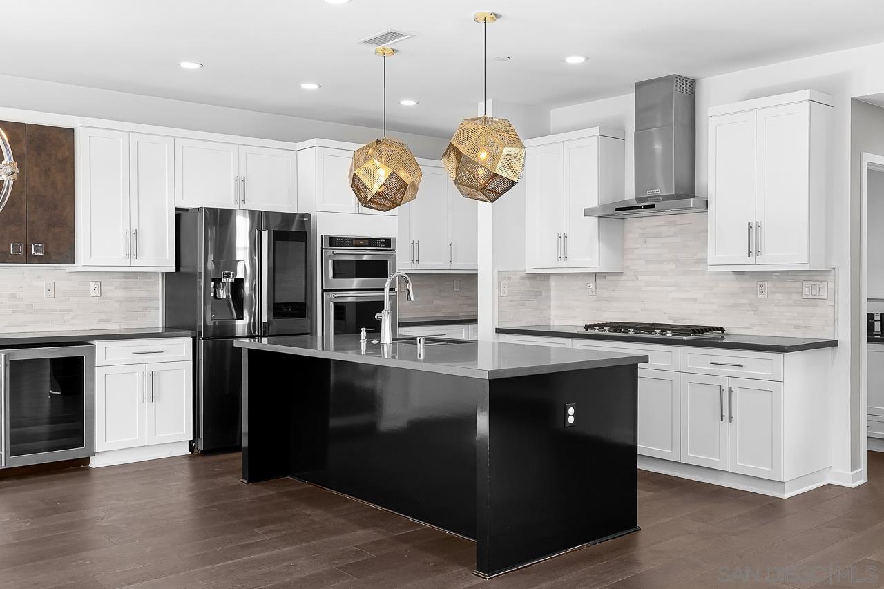 Detail Gallery Image 13 of 68 For 8352  Ridge Ct, San Diego,  CA 92108 - 4 Beds | 3/1 Baths