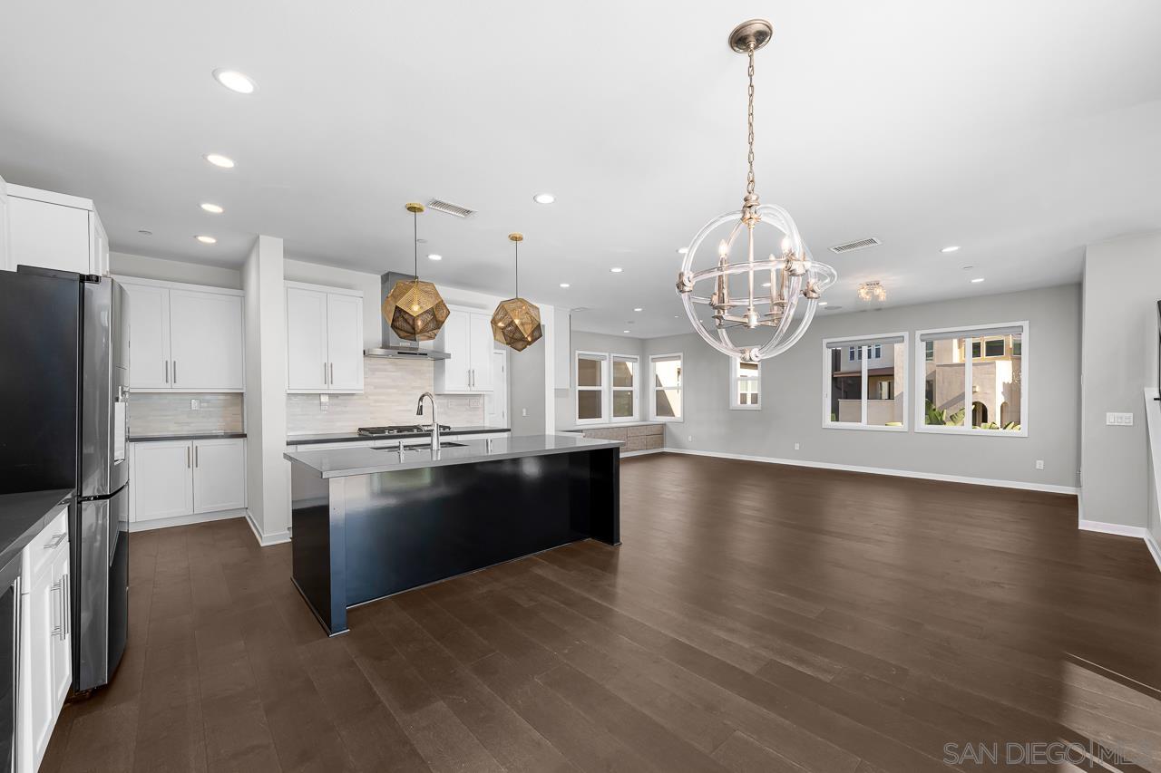 Detail Gallery Image 5 of 68 For 8352  Ridge Ct, San Diego,  CA 92108 - 4 Beds | 3/1 Baths