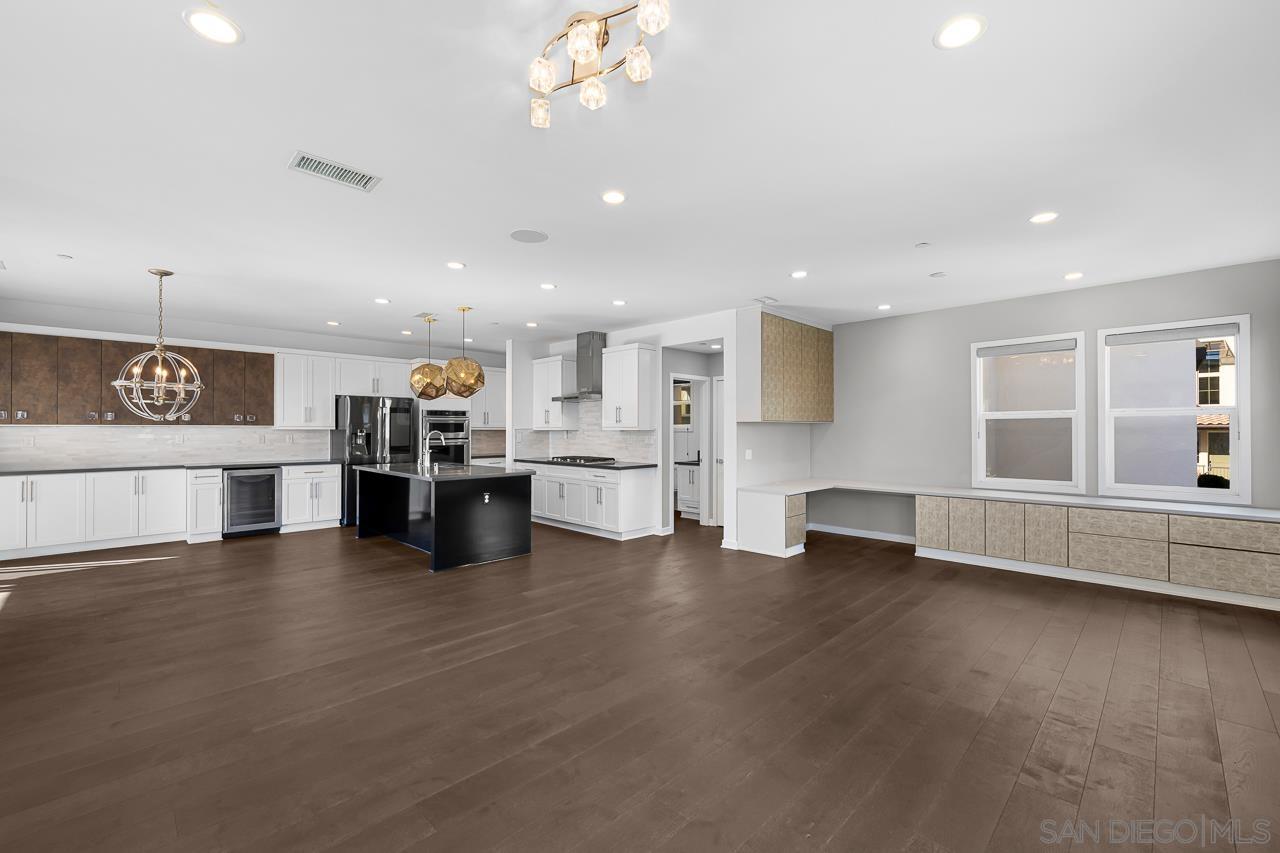 Detail Gallery Image 7 of 68 For 8352  Ridge Ct, San Diego,  CA 92108 - 4 Beds | 3/1 Baths