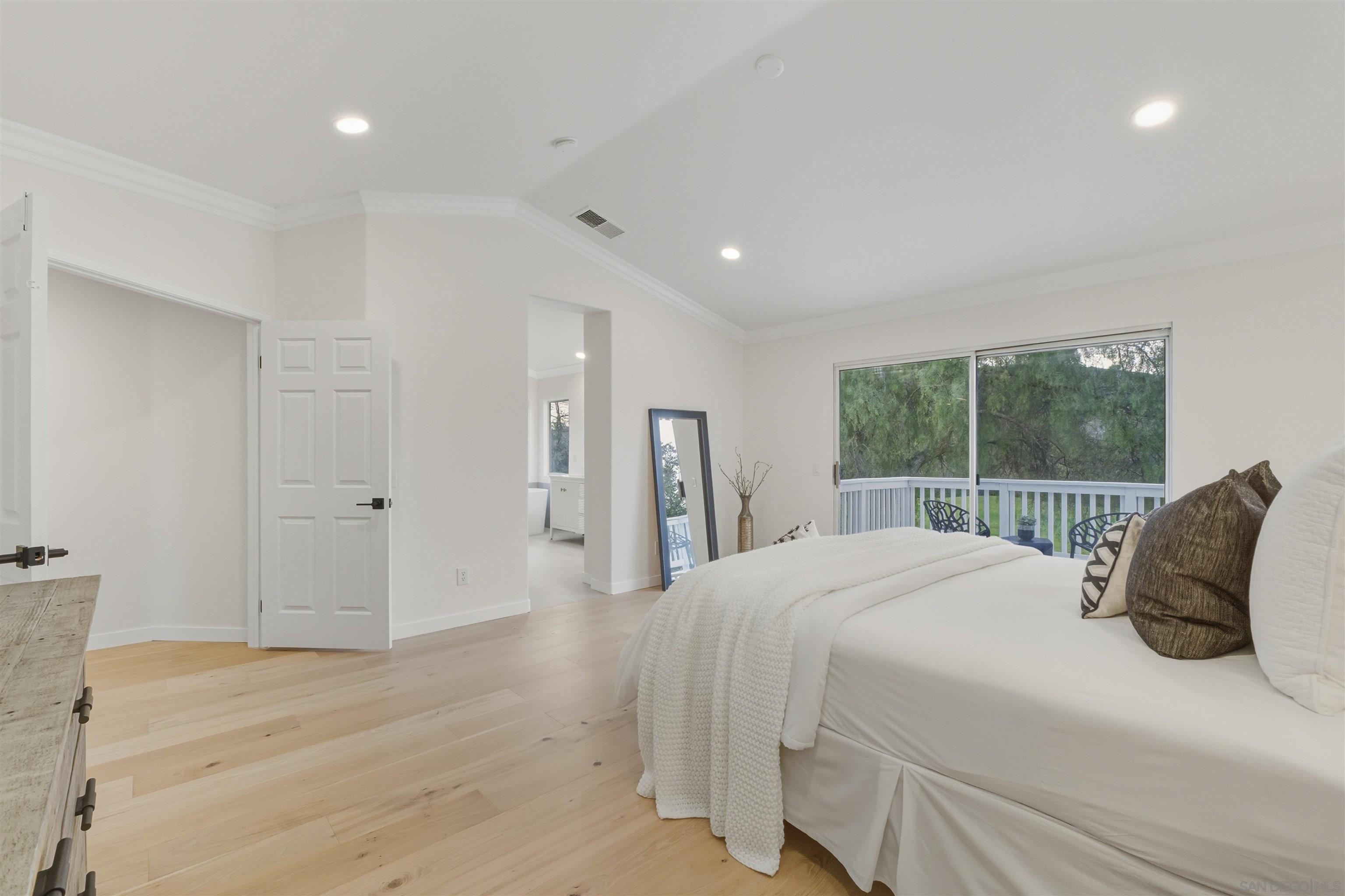 Detail Gallery Image 17 of 43 For 564  Golf Glen Dr, San Marcos,  CA 92069 - 5 Beds | 3 Baths