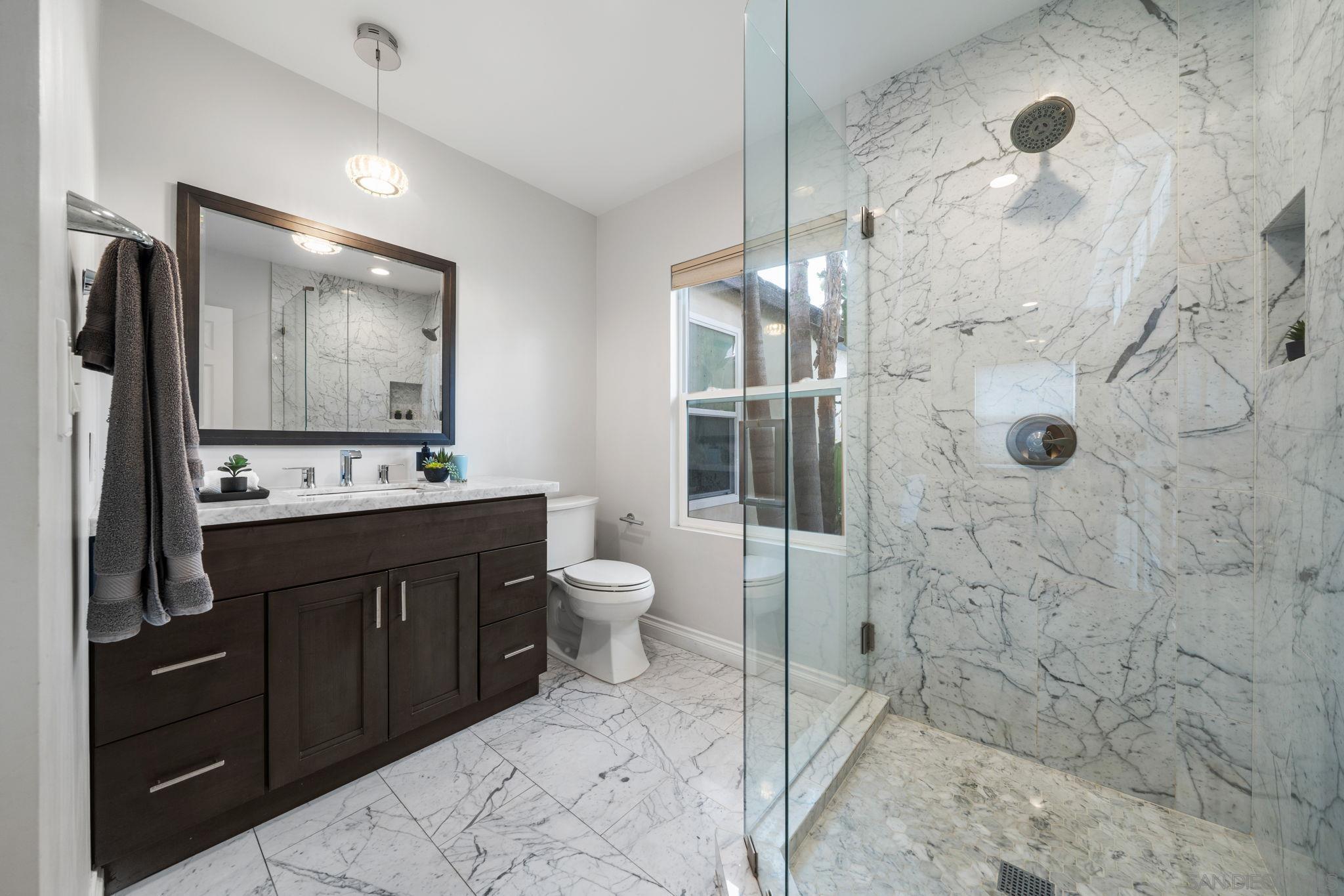 Detail Gallery Image 13 of 44 For 1067  Oliver Ave, San Diego,  CA 92109 - 2 Beds | 2 Baths