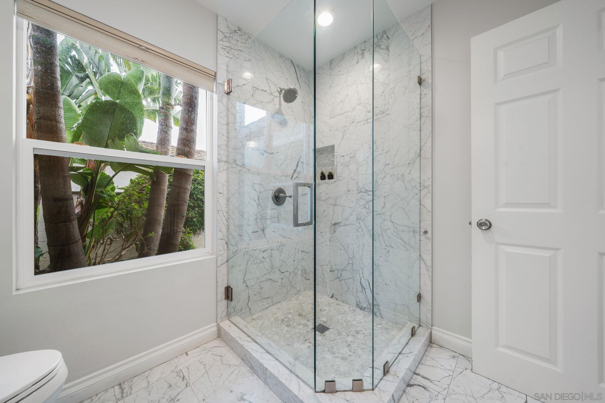 Detail Gallery Image 15 of 44 For 1067  Oliver Ave, San Diego,  CA 92109 - 2 Beds | 2 Baths