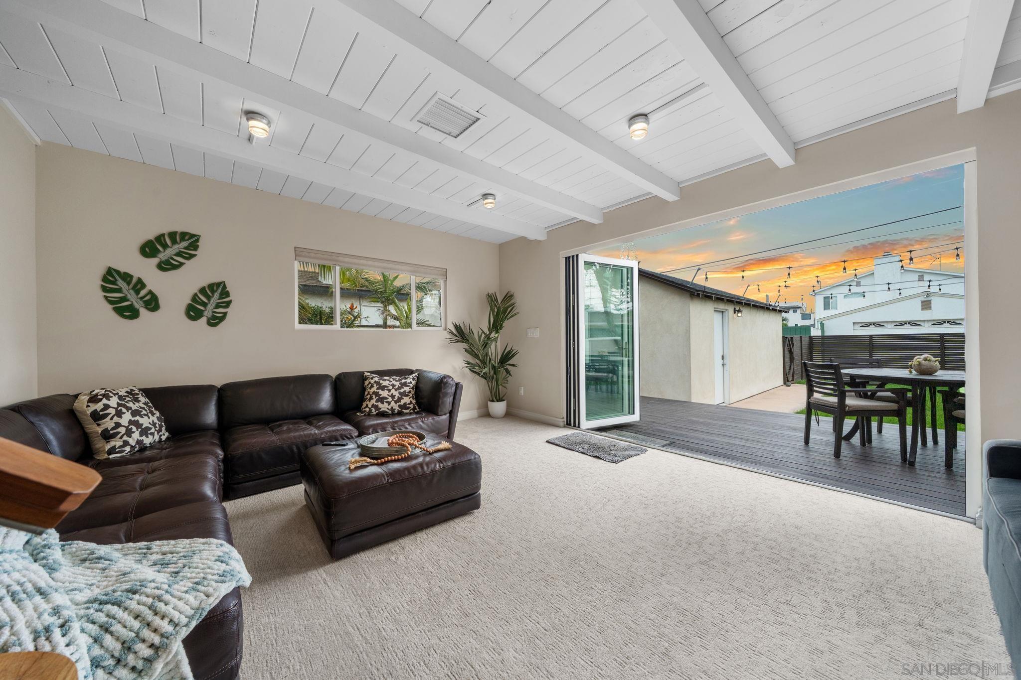 Detail Gallery Image 16 of 44 For 1067  Oliver Ave, San Diego,  CA 92109 - 2 Beds | 2 Baths