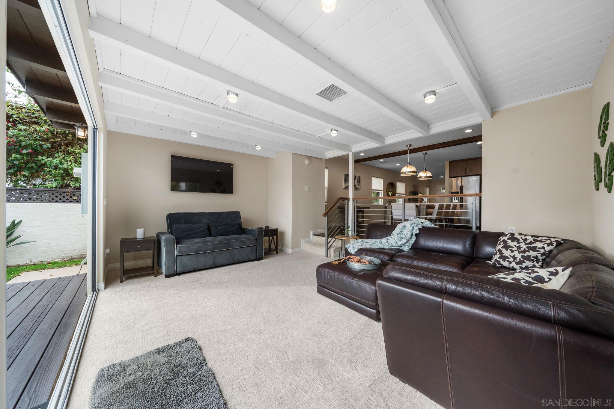 Detail Gallery Image 17 of 44 For 1067  Oliver Ave, San Diego,  CA 92109 - 2 Beds | 2 Baths