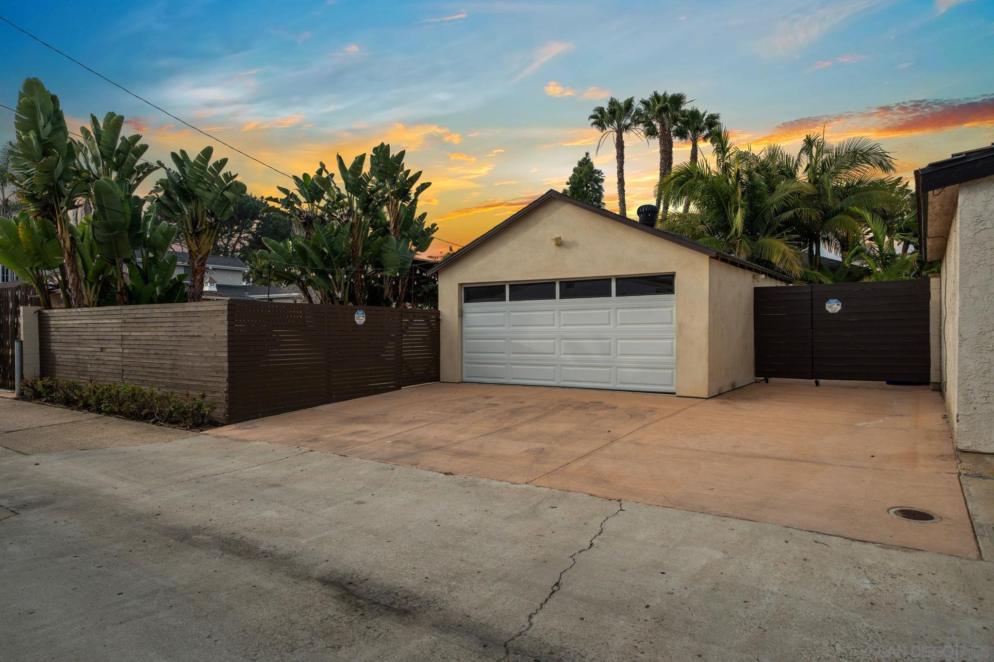 Detail Gallery Image 39 of 44 For 1067  Oliver Ave, San Diego,  CA 92109 - 2 Beds | 2 Baths