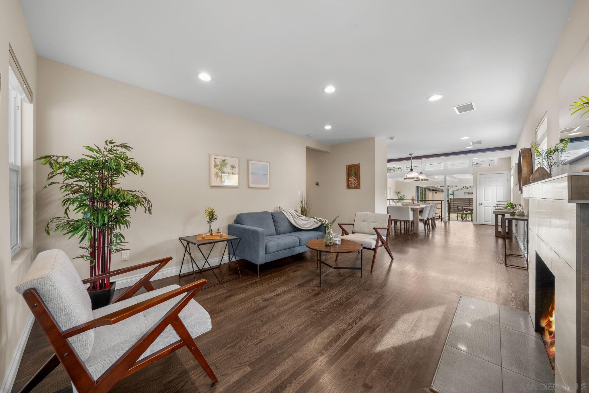 Detail Gallery Image 5 of 44 For 1067  Oliver Ave, San Diego,  CA 92109 - 2 Beds | 2 Baths