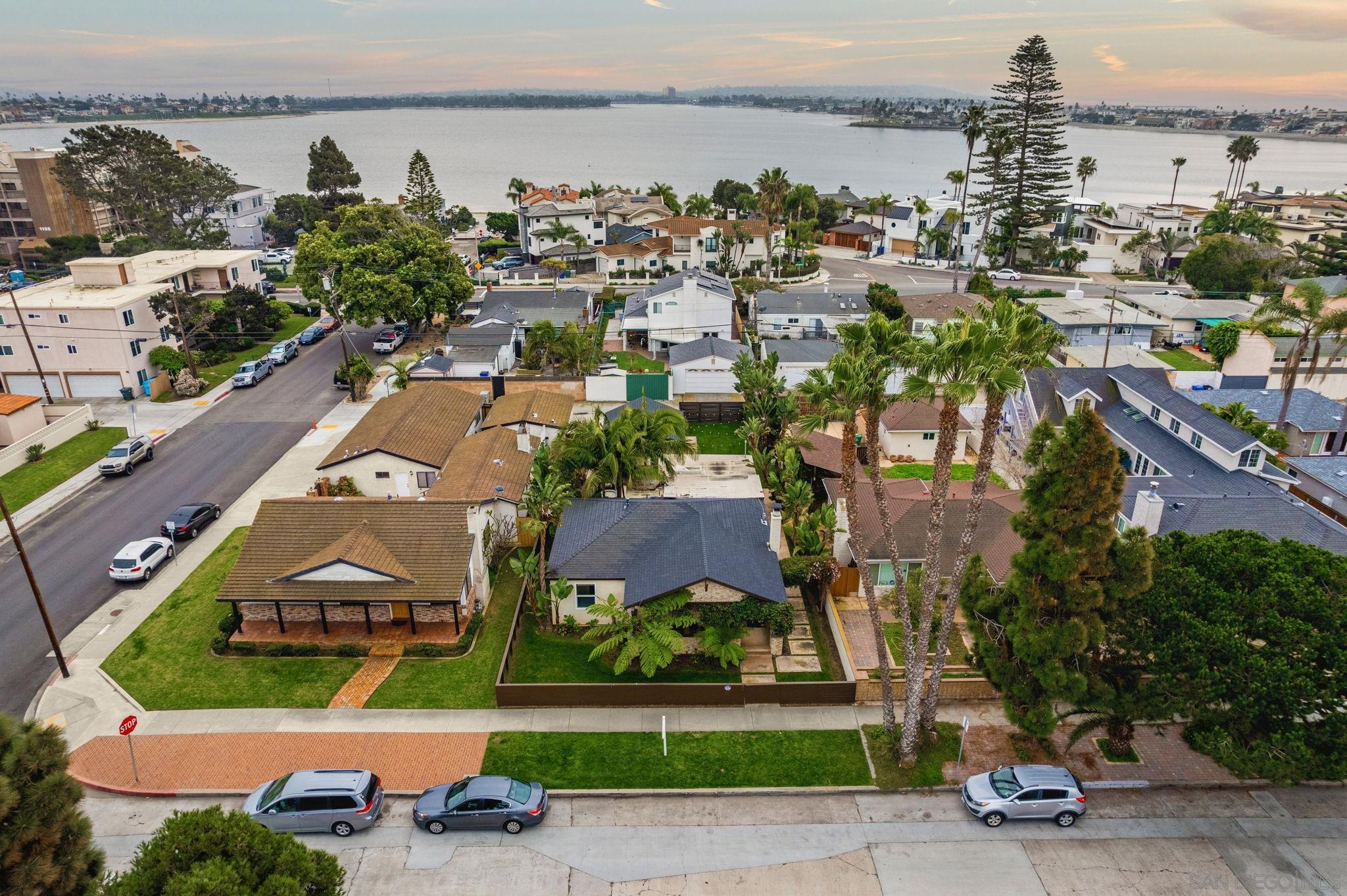 Detail Gallery Image 43 of 44 For 1067  Oliver Ave, San Diego,  CA 92109 - 2 Beds | 2 Baths