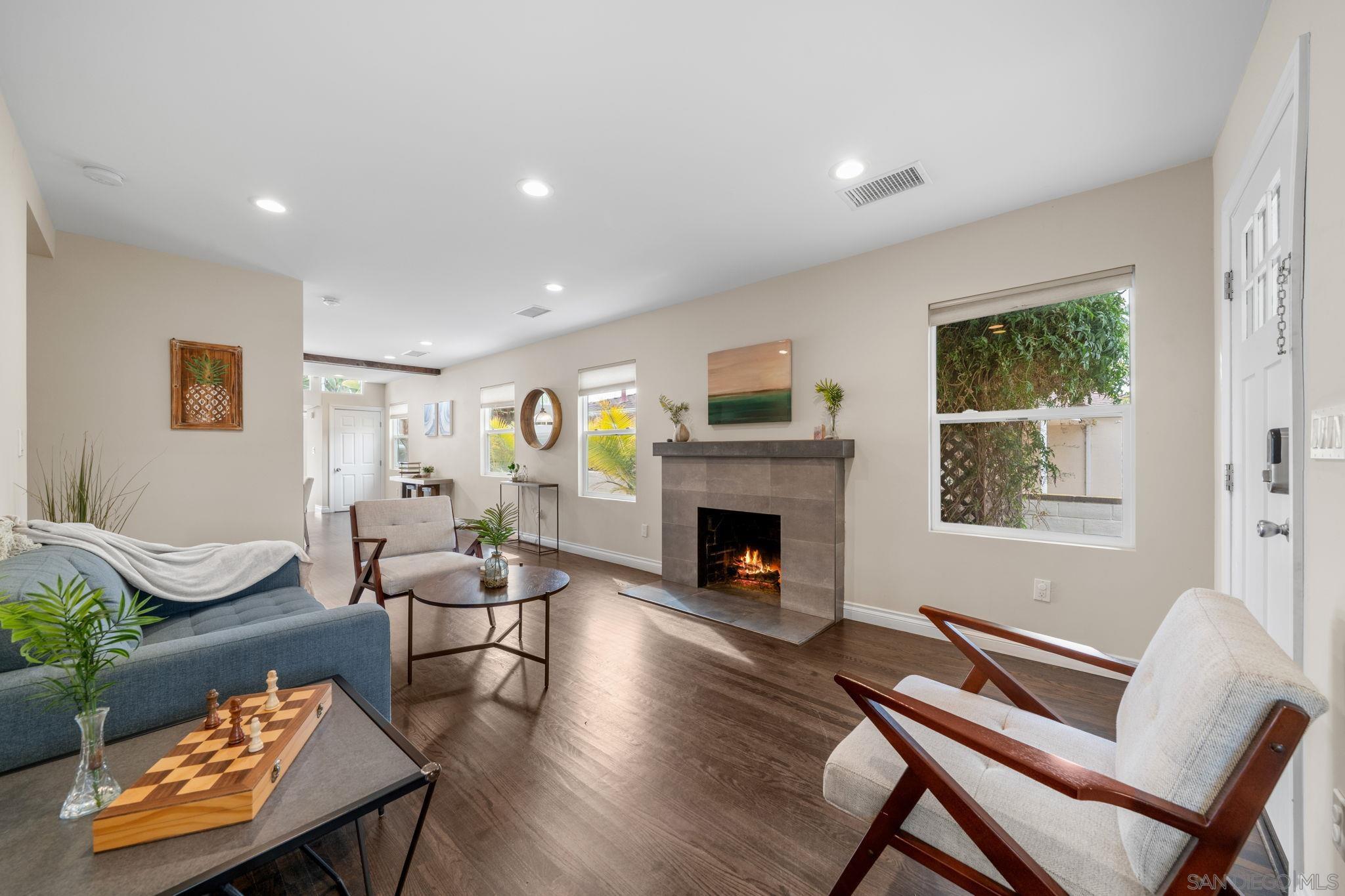 Detail Gallery Image 6 of 44 For 1067  Oliver Ave, San Diego,  CA 92109 - 2 Beds | 2 Baths