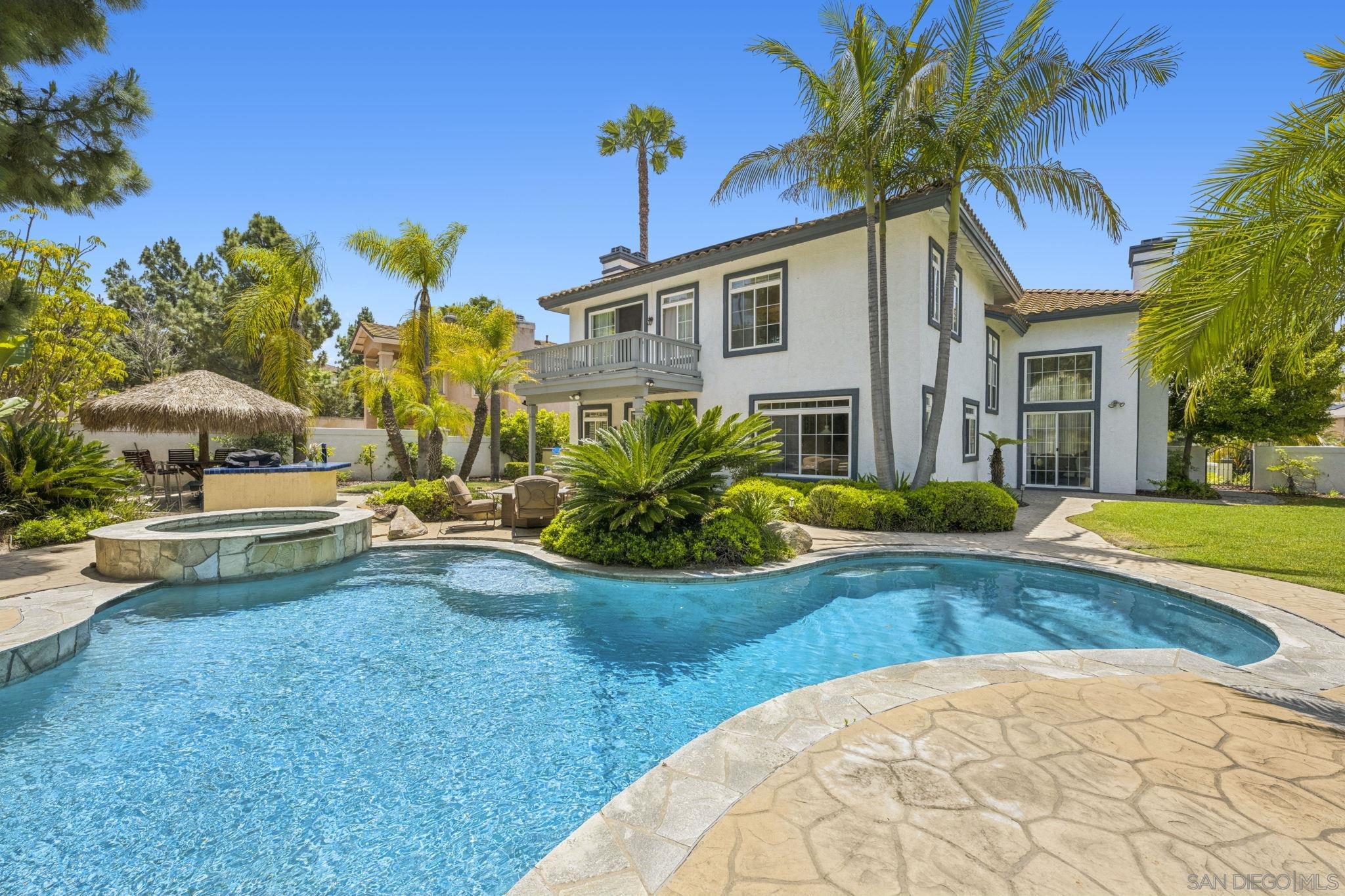 Detail Gallery Image 2 of 61 For Acero, Chula Vista,  CA 91910 - 5 Beds | 4/1 Baths