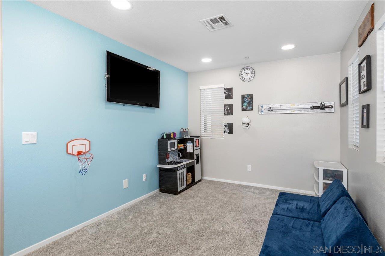 Detail Gallery Image 15 of 25 For 13642  Gray Hawk Way, Valley Center,  CA 92082 - 4 Beds | 3 Baths