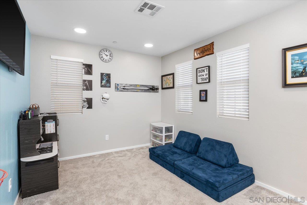 Detail Gallery Image 16 of 25 For 13642  Gray Hawk Way, Valley Center,  CA 92082 - 4 Beds | 3 Baths