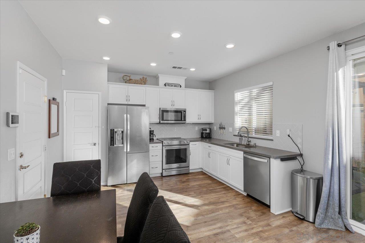 Detail Gallery Image 9 of 25 For 13642  Gray Hawk Way, Valley Center,  CA 92082 - 4 Beds | 3 Baths