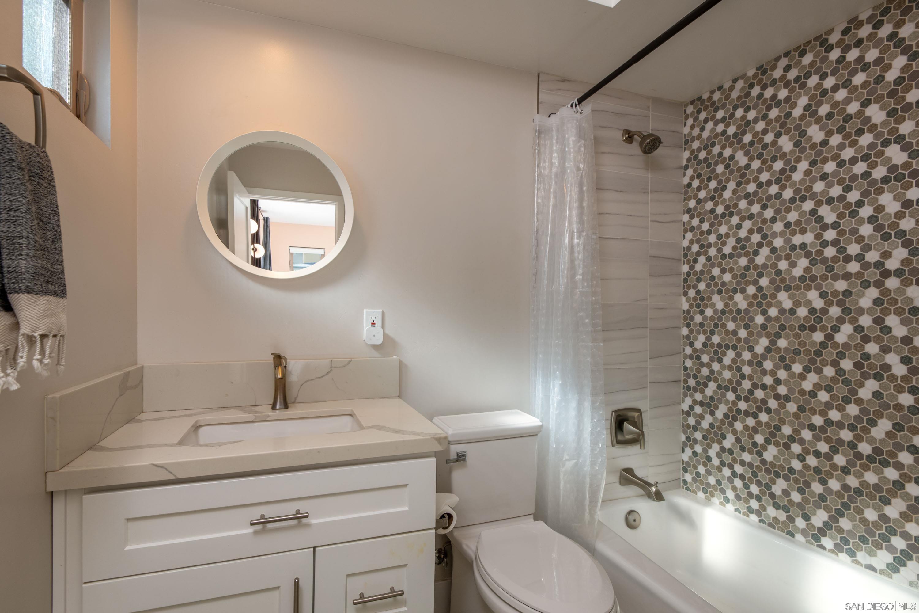 Detail Gallery Image 13 of 29 For 4410  Gresham St, San Diego,  CA 92109 - 3 Beds | 2/1 Baths