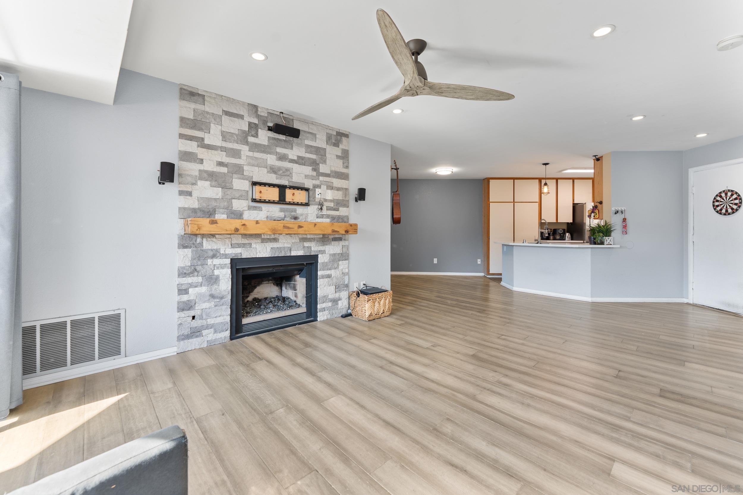 Detail Gallery Image 9 of 24 For 9721  Mesa Springs Way  168, San Diego,  CA 92126 - 2 Beds | 2 Baths