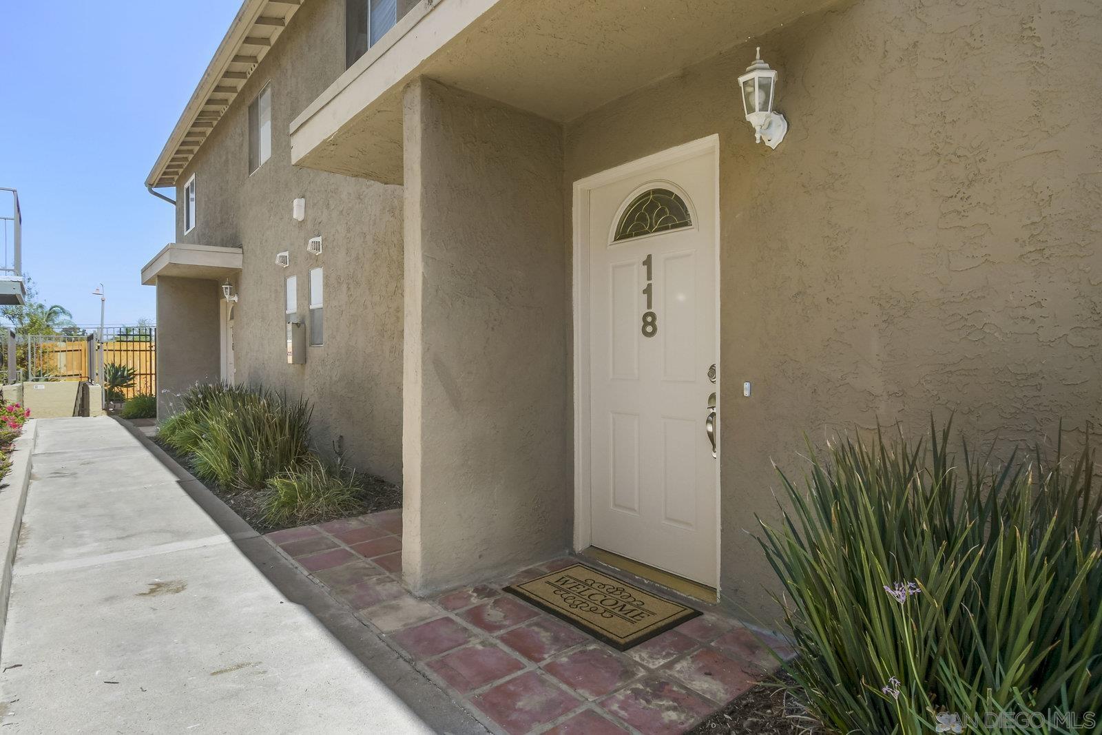Detail Gallery Image 2 of 22 For 4777  Seminole Dr  #118,  San Diego,  CA 92115 - 2 Beds | 1/1 Baths