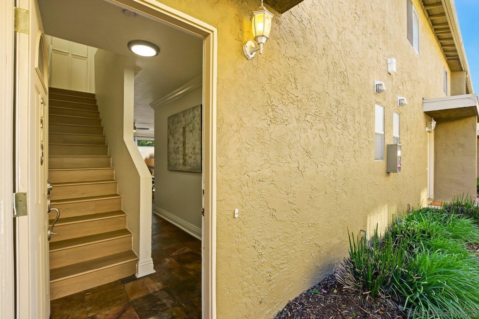Detail Gallery Image 2 of 19 For 4777  Seminole Dr  #116,  San Diego,  CA 92115 - 2 Beds | 1/1 Baths