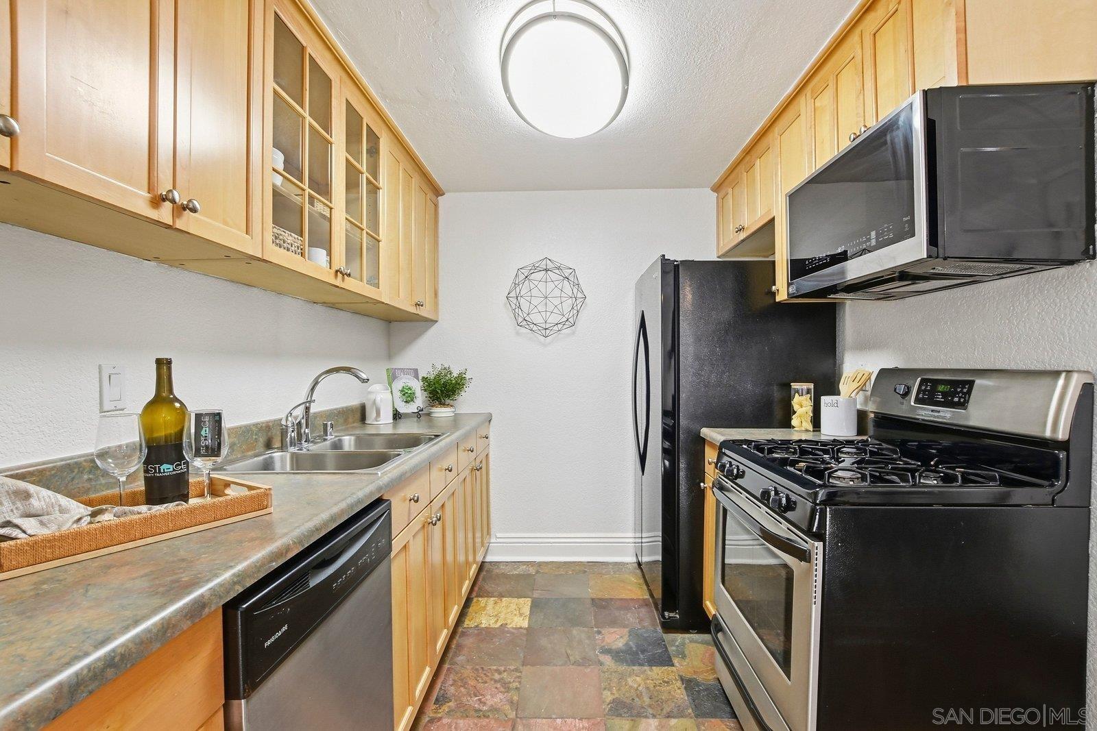 Detail Gallery Image 8 of 19 For 4777  Seminole Dr  #116,  San Diego,  CA 92115 - 2 Beds | 1/1 Baths