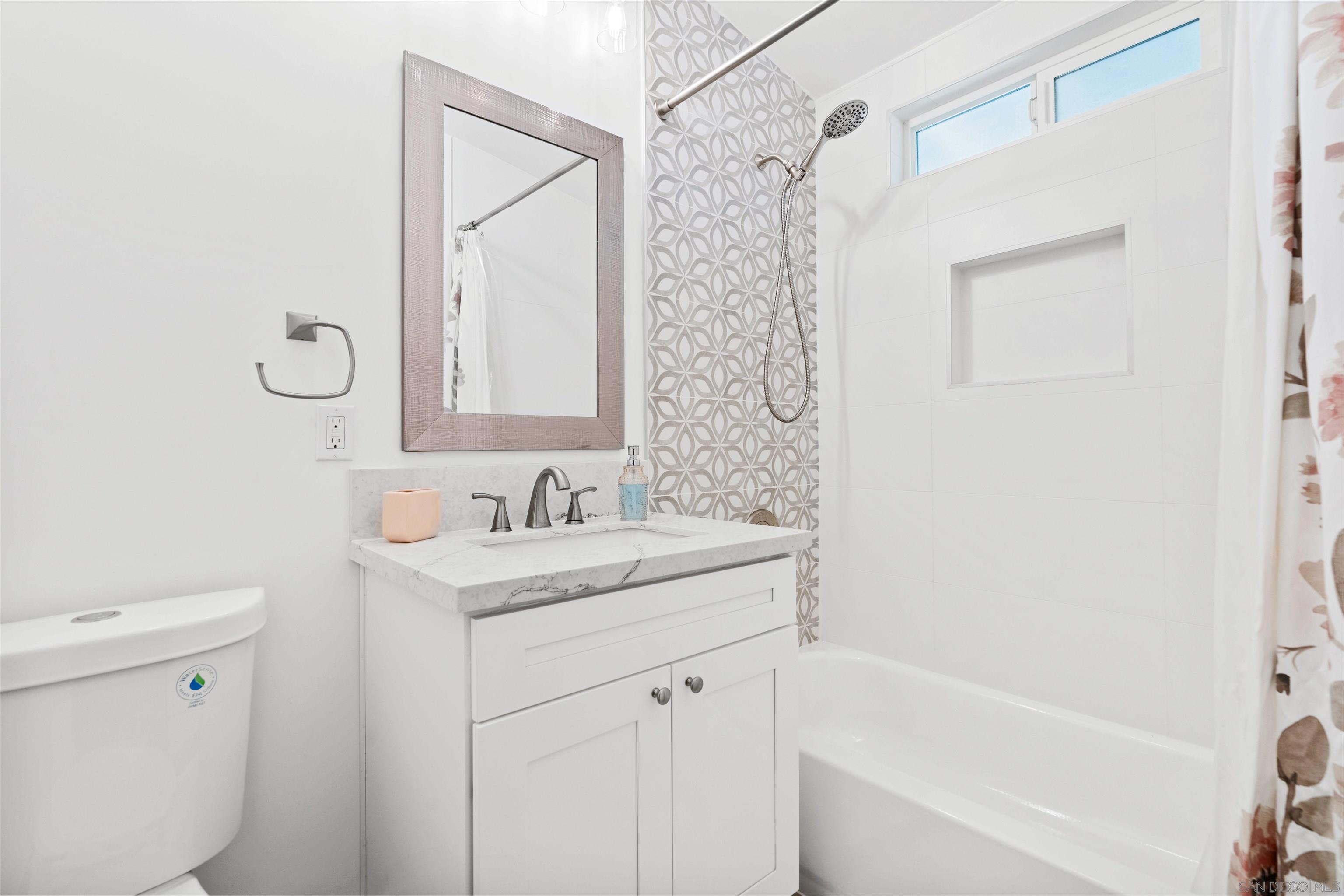 Detail Gallery Image 11 of 24 For 2216  Calle Chanate, San Diego,  CA 92139 - 4 Beds | 3 Baths