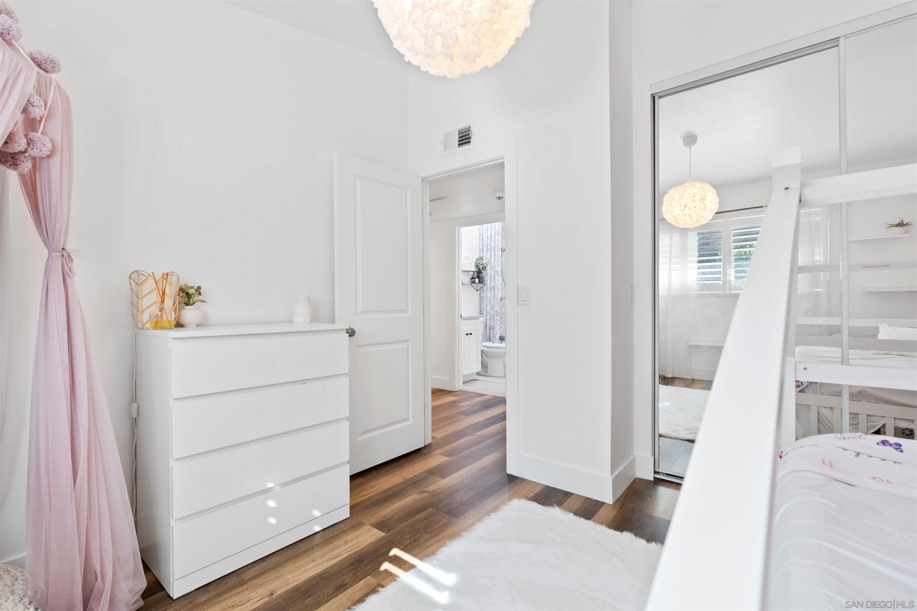 Detail Gallery Image 13 of 24 For 2216  Calle Chanate, San Diego,  CA 92139 - 4 Beds | 3 Baths