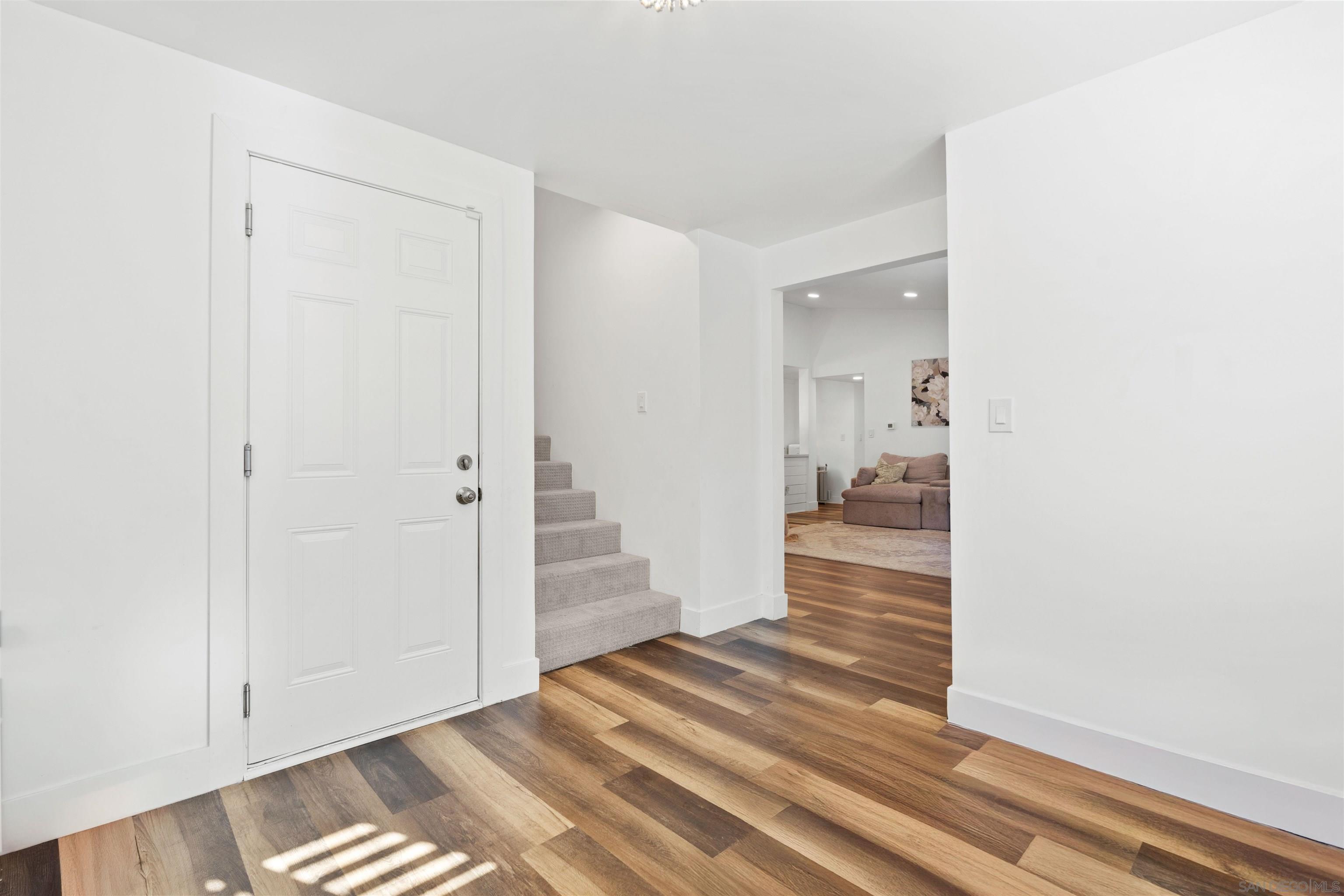 Detail Gallery Image 17 of 24 For 2216  Calle Chanate, San Diego,  CA 92139 - 4 Beds | 3 Baths