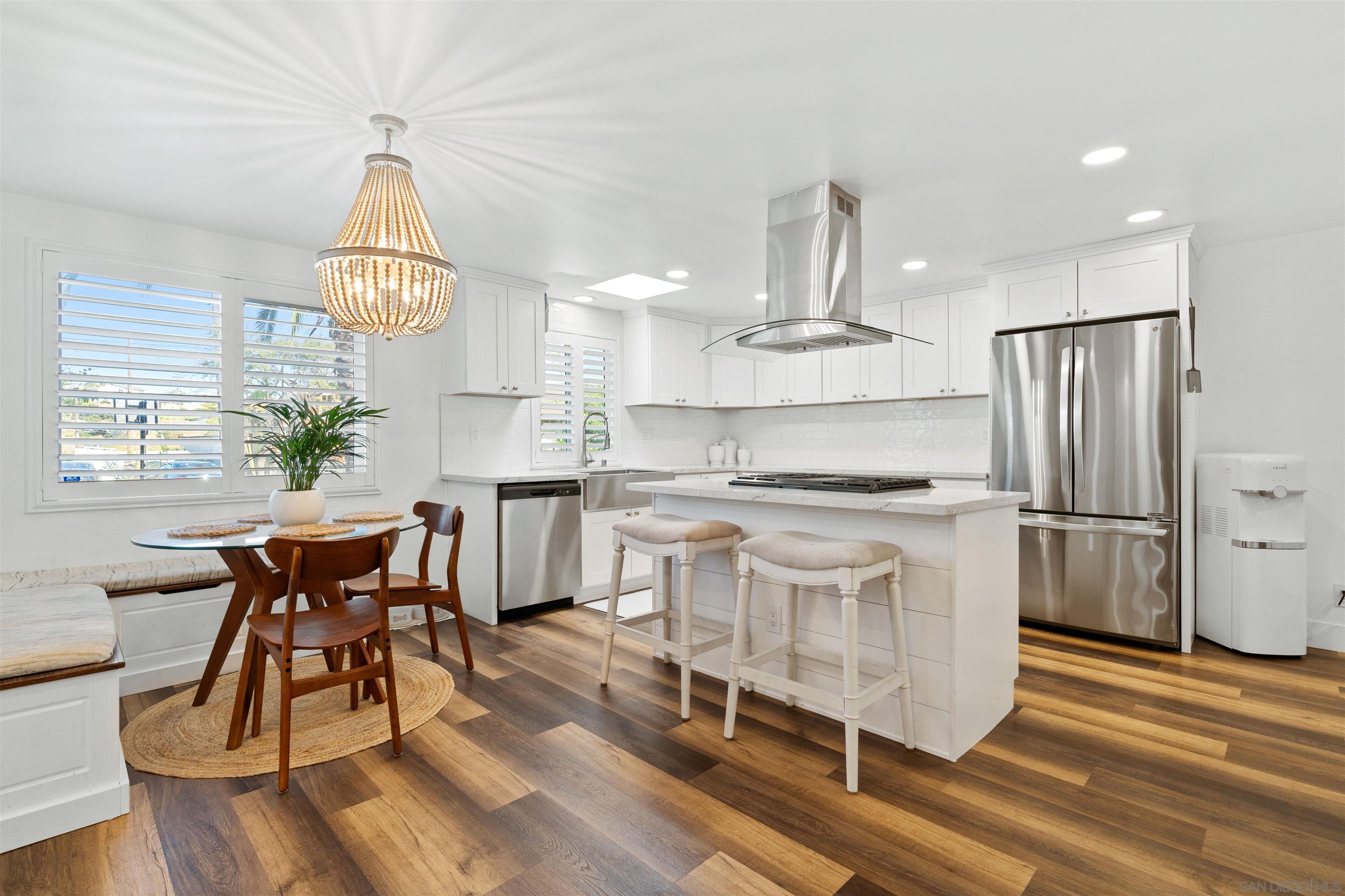 Detail Gallery Image 4 of 24 For 2216  Calle Chanate, San Diego,  CA 92139 - 4 Beds | 3 Baths