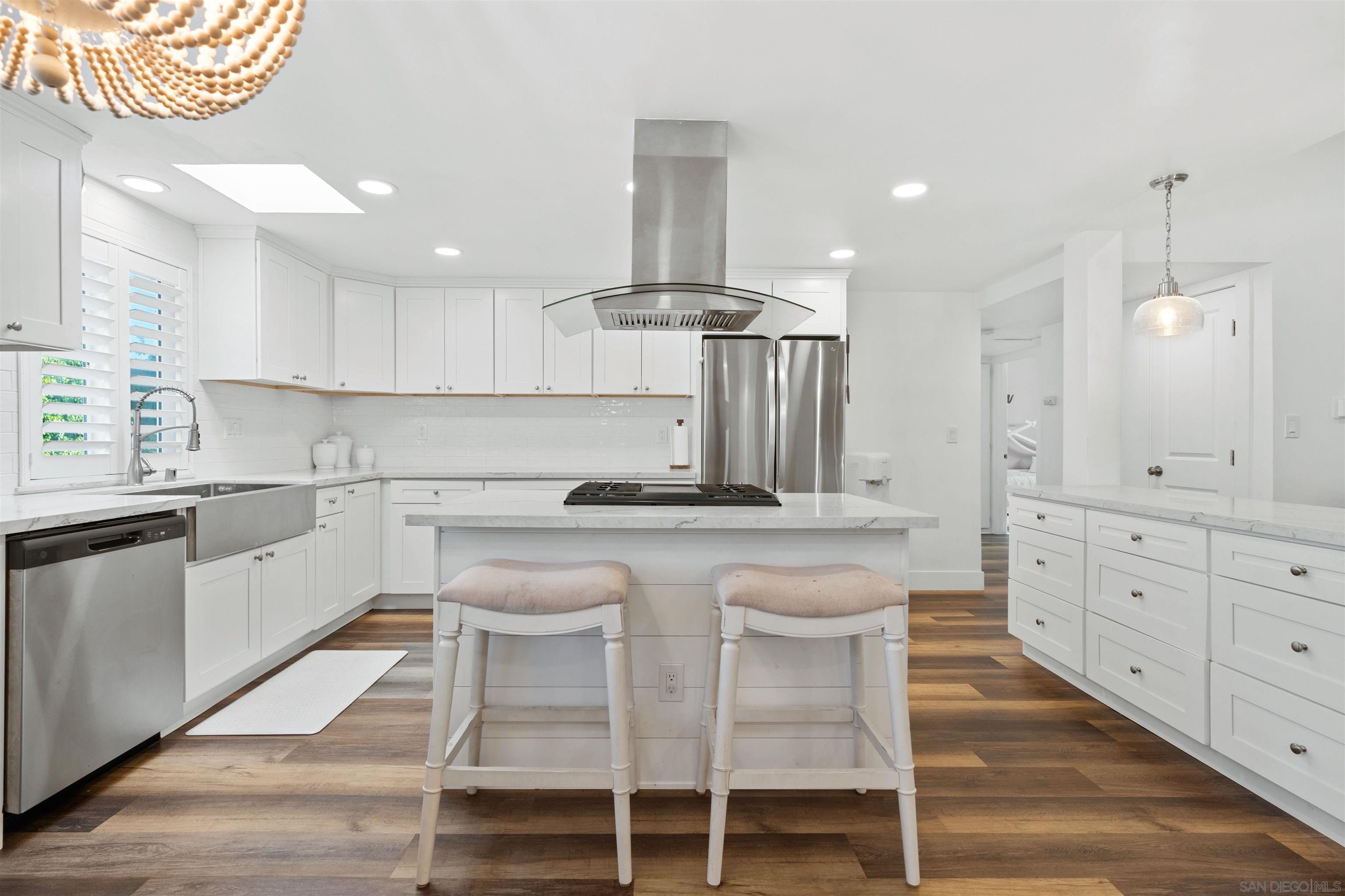 Detail Gallery Image 5 of 24 For 2216  Calle Chanate, San Diego,  CA 92139 - 4 Beds | 3 Baths