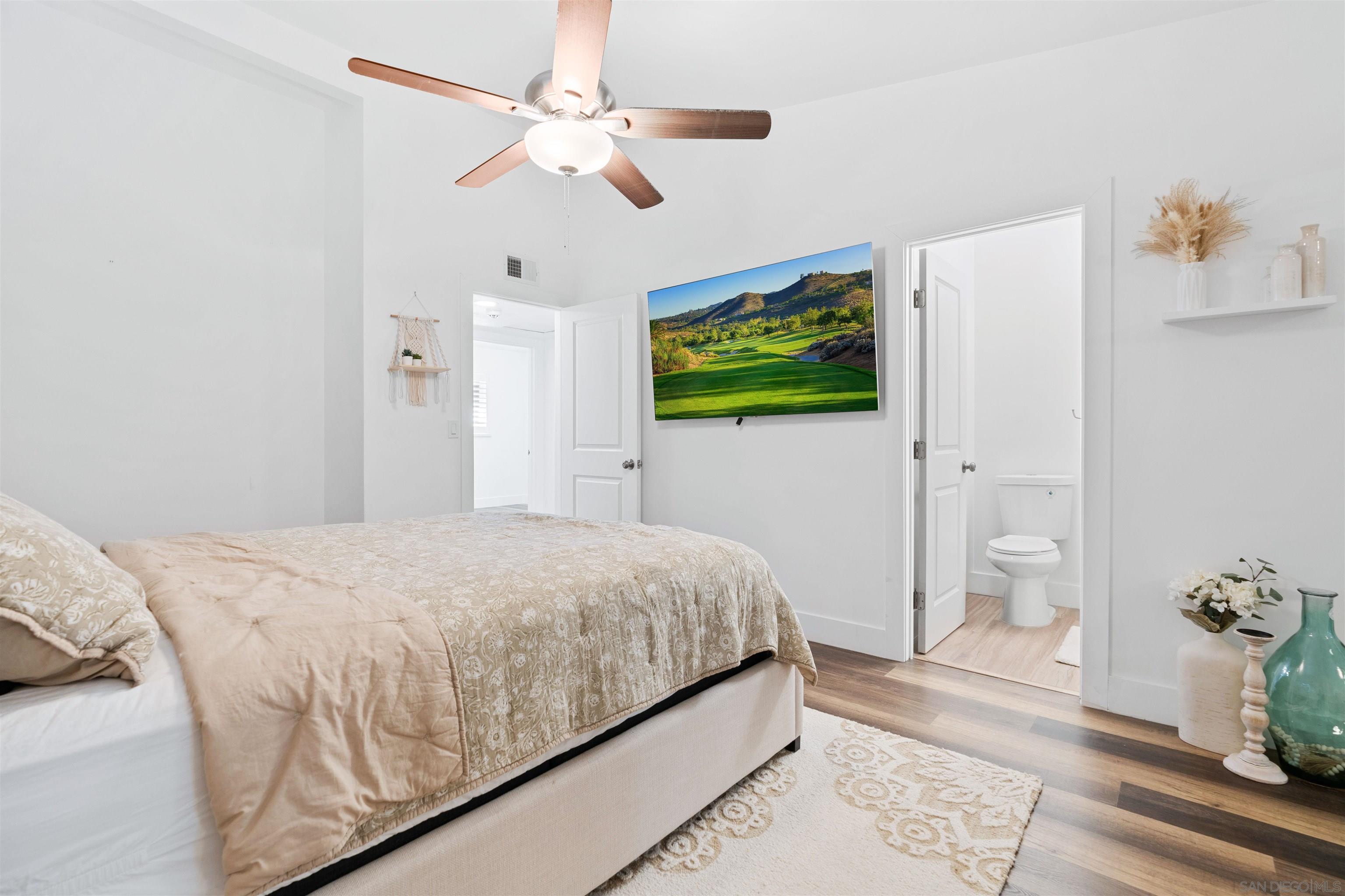 Detail Gallery Image 10 of 24 For 2216  Calle Chanate, San Diego,  CA 92139 - 4 Beds | 3 Baths