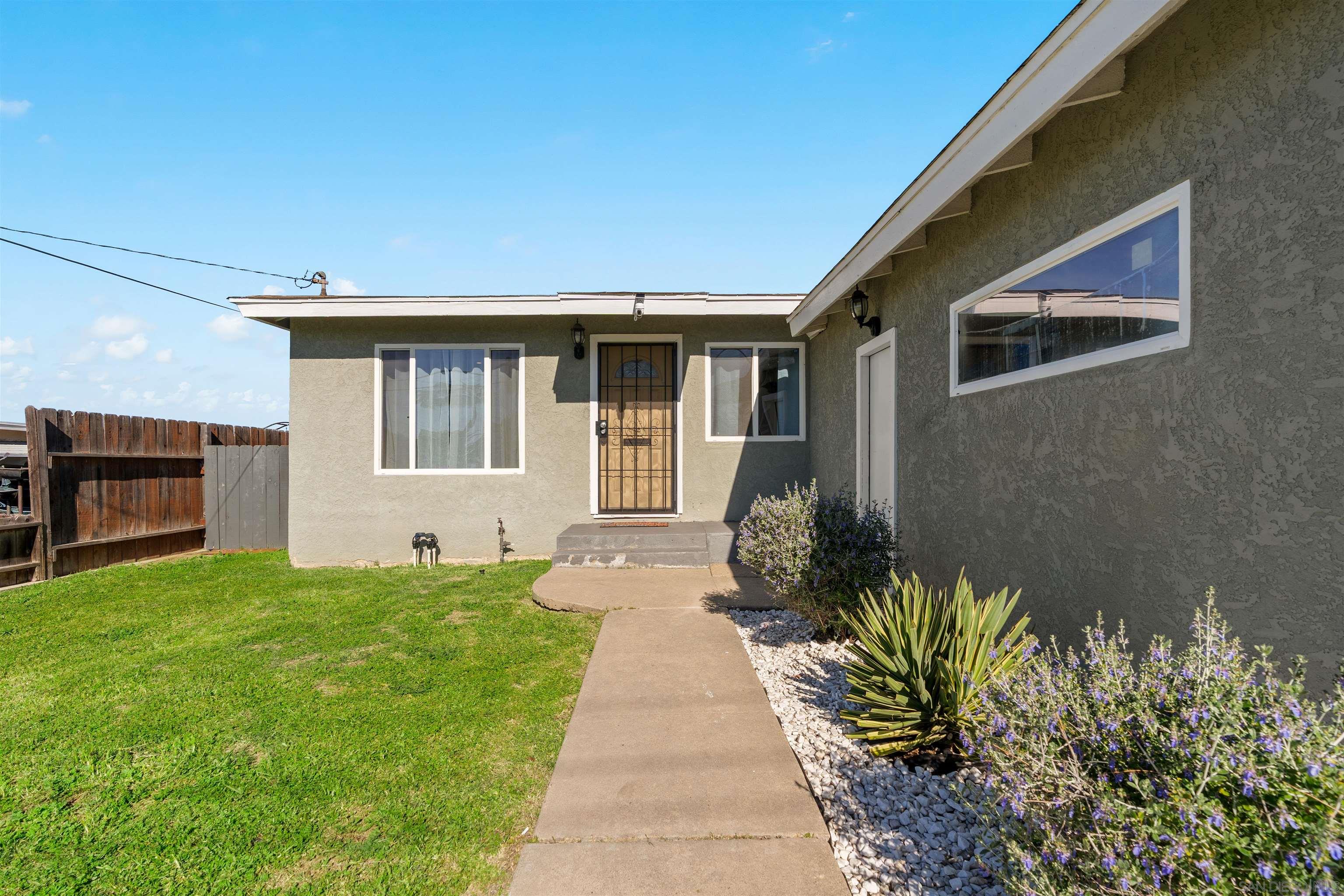 Detail Gallery Image 4 of 30 For 6252  Alderley St, San Diego,  CA 92114 - 3 Beds | 2 Baths