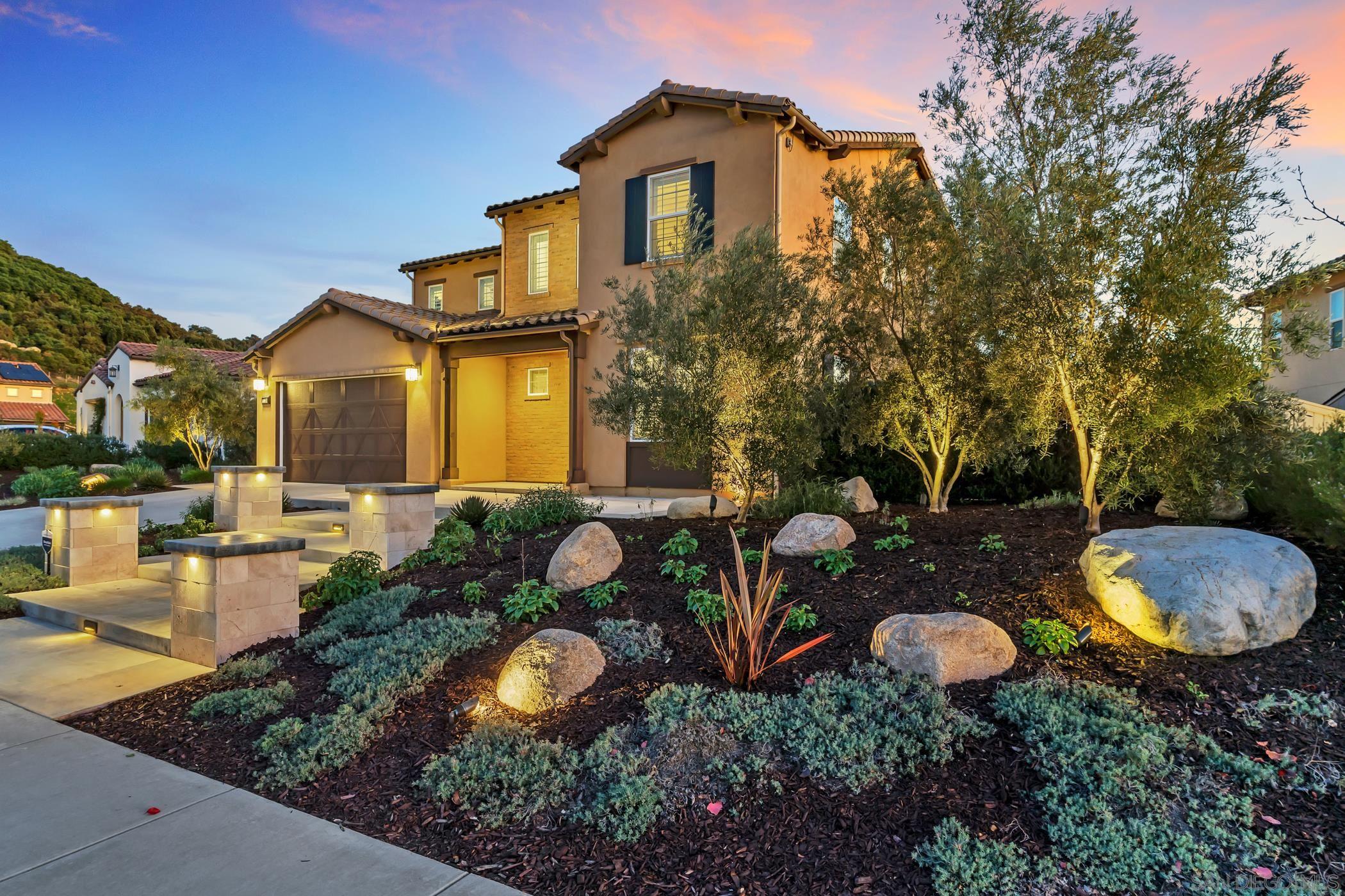 Detail Gallery Image 2 of 65 For 1128  Witherby Ln, Escondido,  CA 92026 - 6 Beds | 3/1 Baths