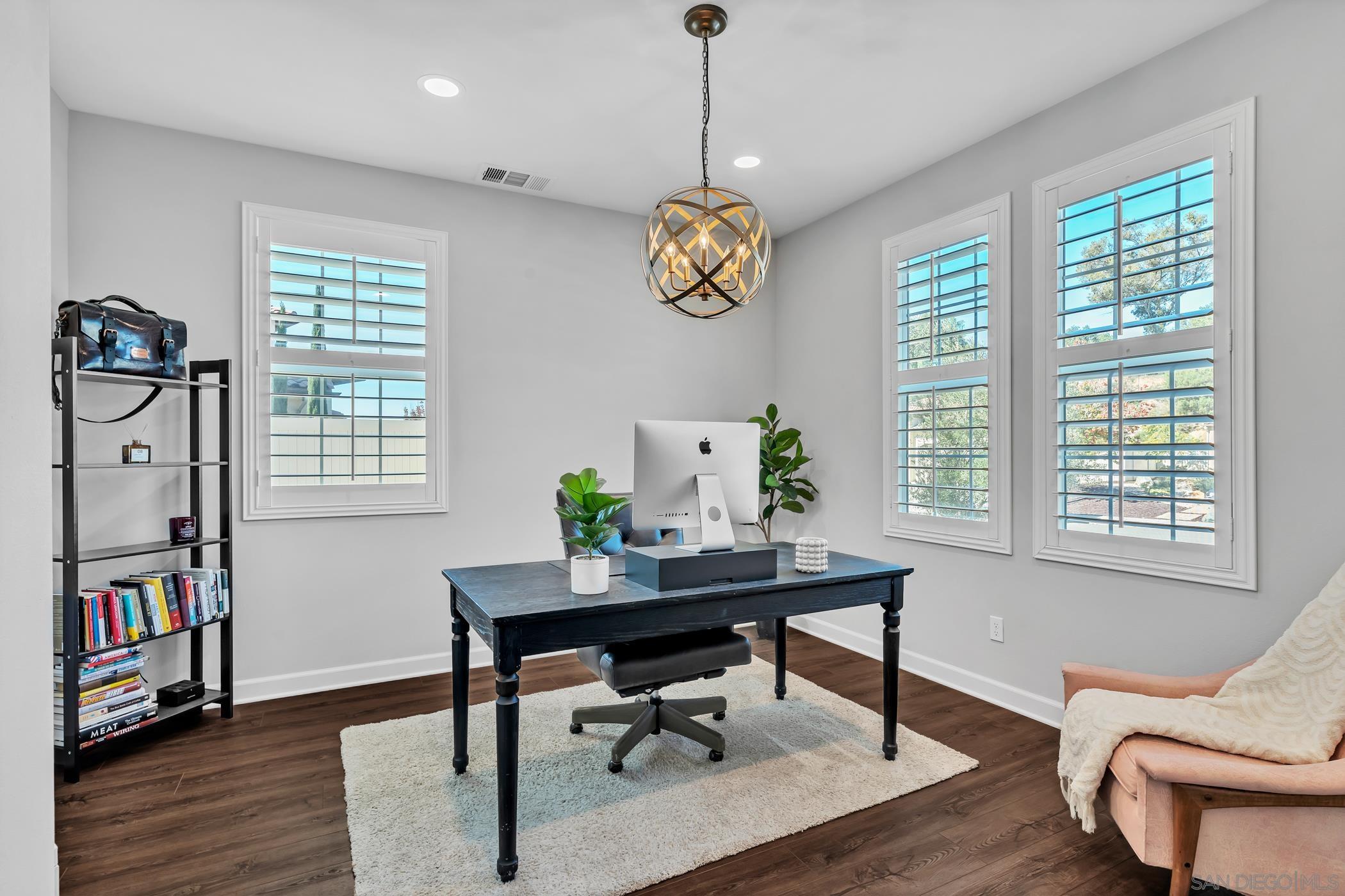 Detail Gallery Image 12 of 65 For 1128  Witherby Ln, Escondido,  CA 92026 - 6 Beds | 3/1 Baths