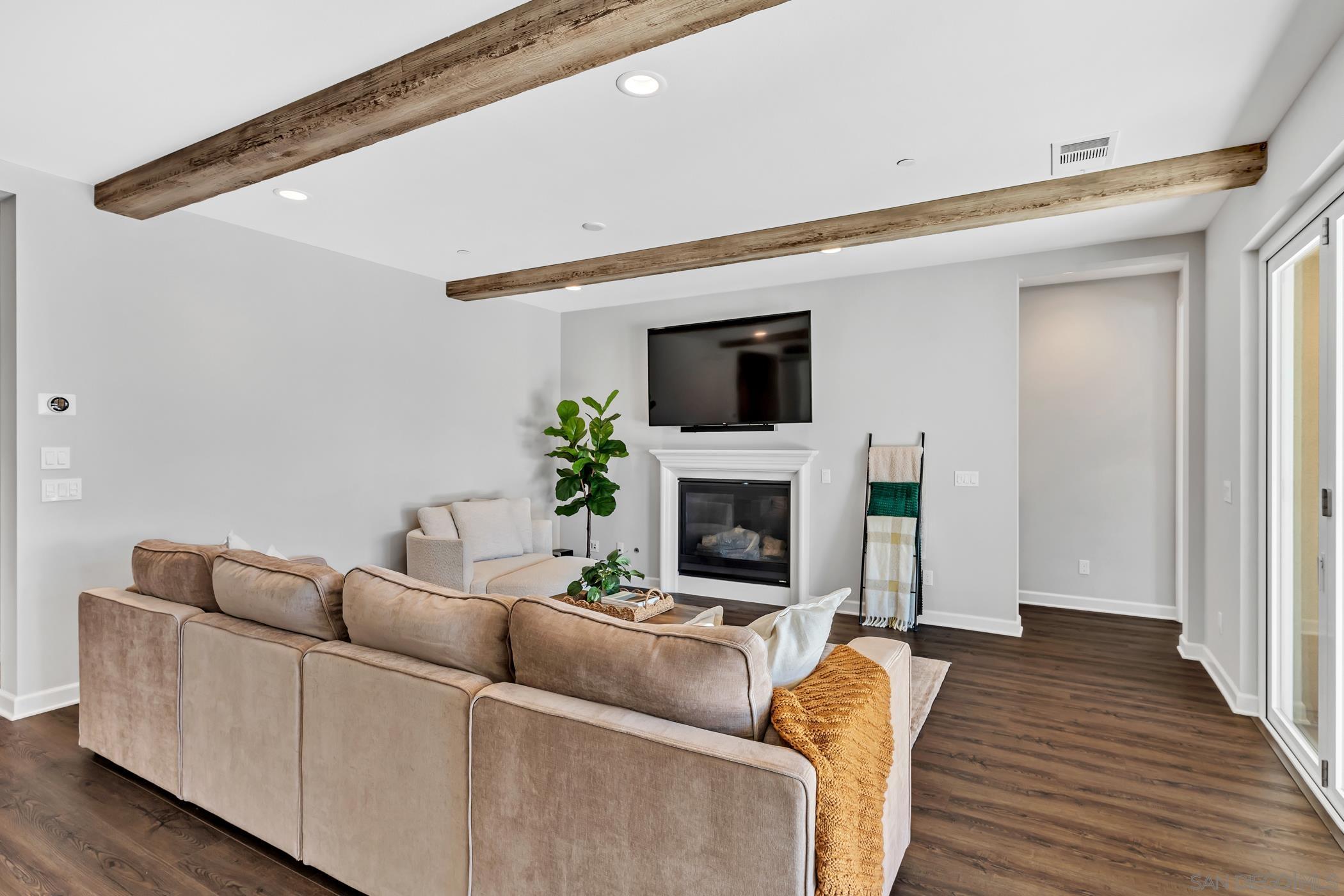 Detail Gallery Image 23 of 65 For 1128  Witherby Ln, Escondido,  CA 92026 - 6 Beds | 3/1 Baths