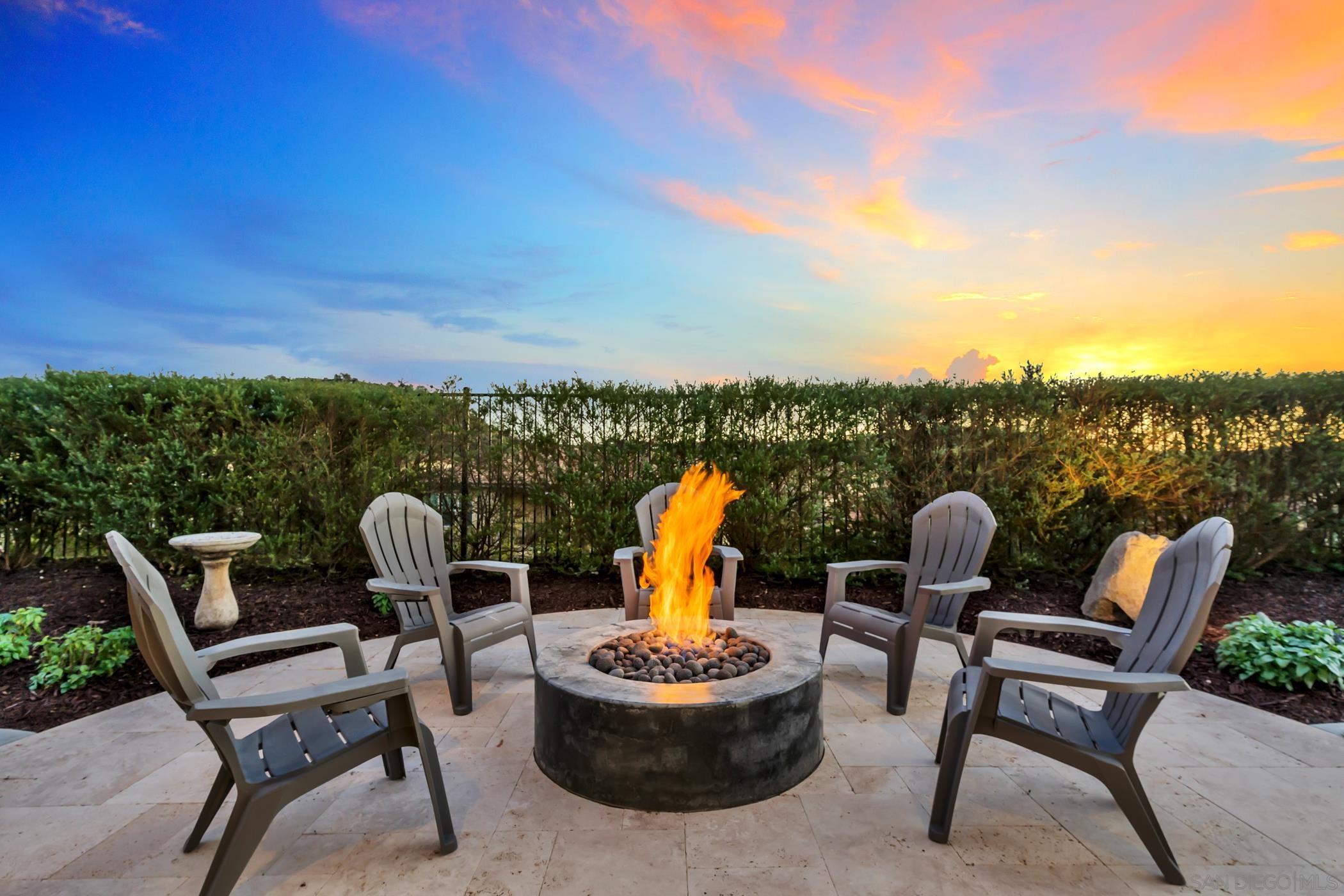 Detail Gallery Image 5 of 65 For 1128  Witherby Ln, Escondido,  CA 92026 - 6 Beds | 3/1 Baths