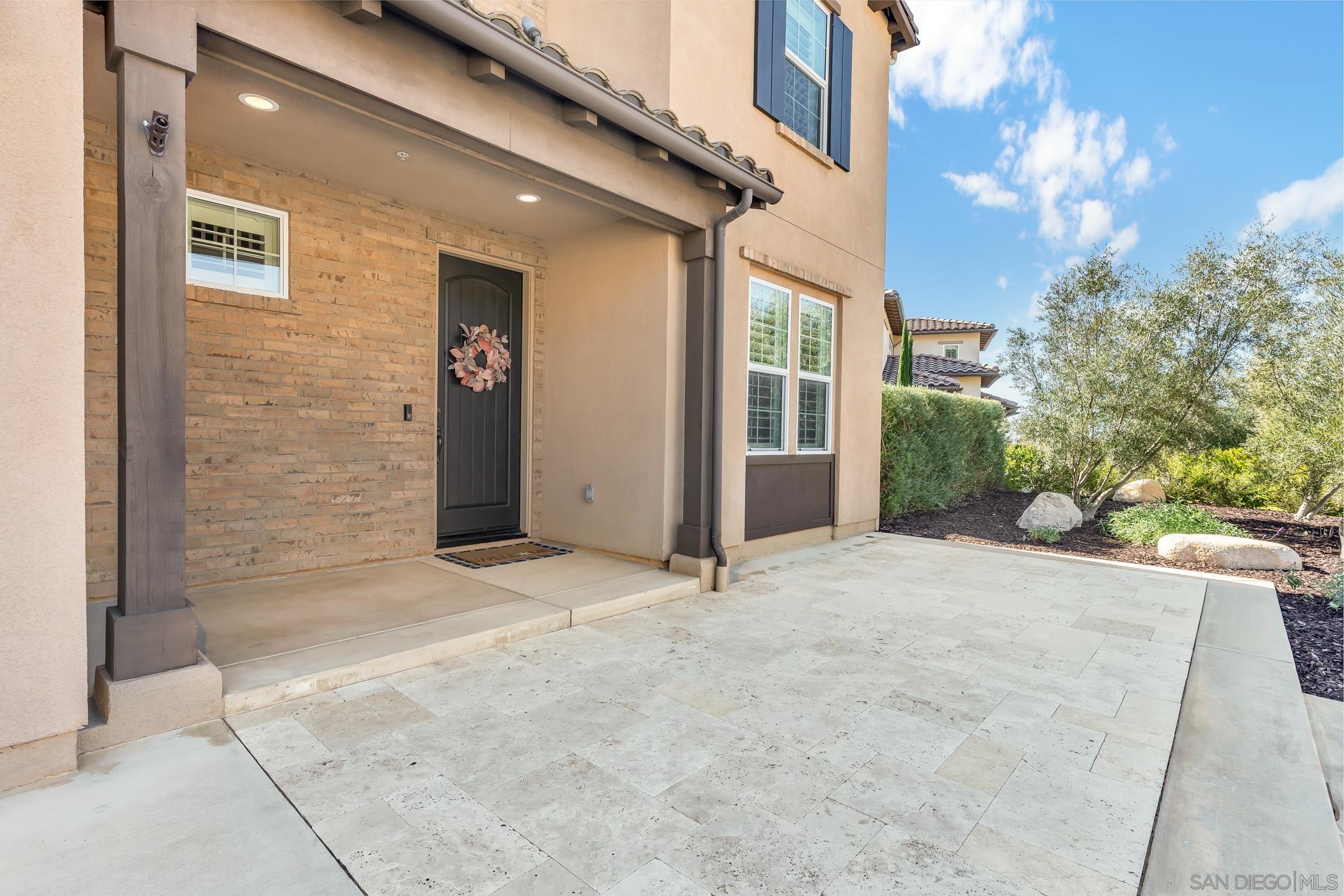 Detail Gallery Image 10 of 65 For 1128  Witherby Ln, Escondido,  CA 92026 - 6 Beds | 3/1 Baths