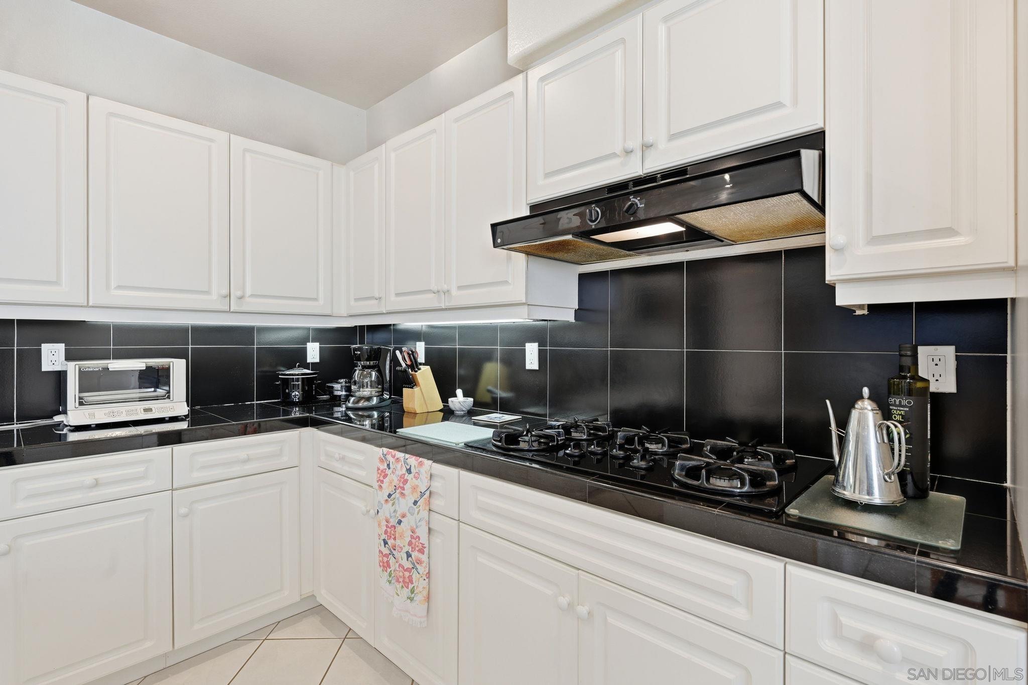 Detail Gallery Image 11 of 30 For Gilman Ct, La Jolla,  CA 92037 - 5 Beds | 3/1 Baths