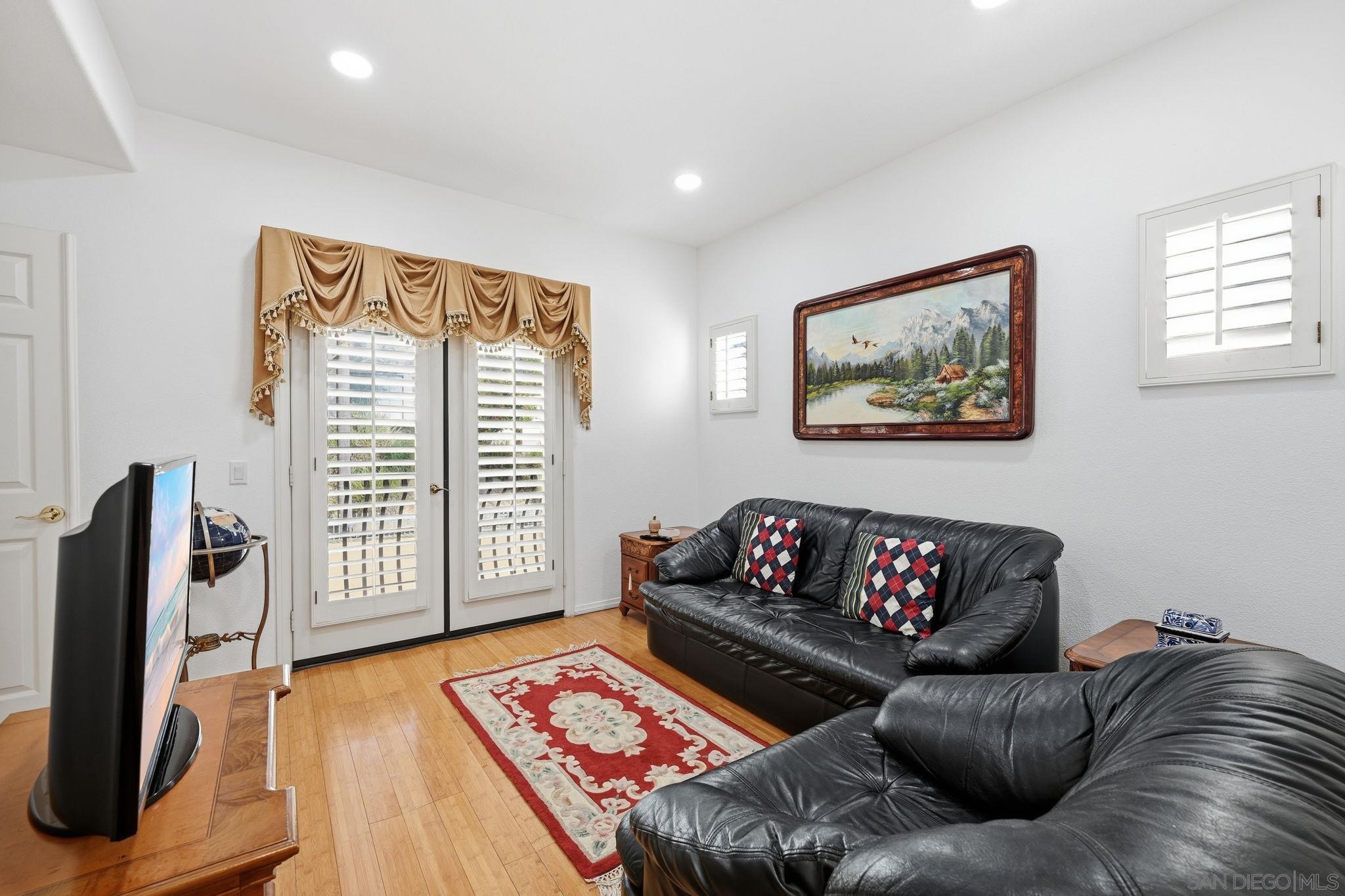 Detail Gallery Image 12 of 30 For Gilman Ct, La Jolla,  CA 92037 - 5 Beds | 3/1 Baths