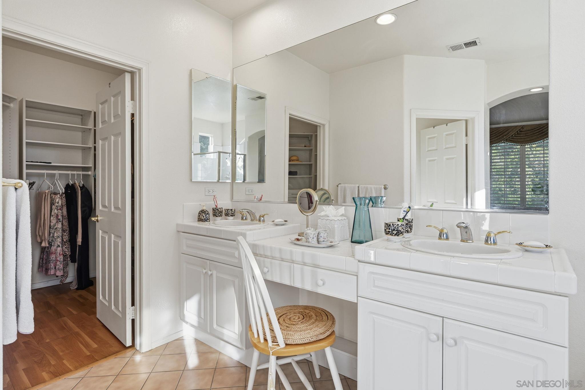 Detail Gallery Image 16 of 30 For Gilman Ct, La Jolla,  CA 92037 - 5 Beds | 3/1 Baths