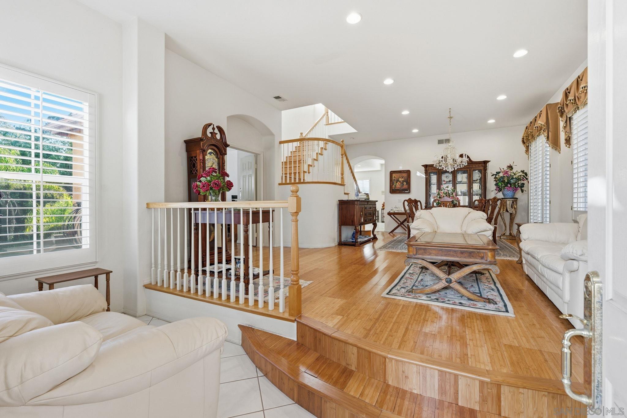 Detail Gallery Image 3 of 30 For Gilman Ct, La Jolla,  CA 92037 - 5 Beds | 3/1 Baths