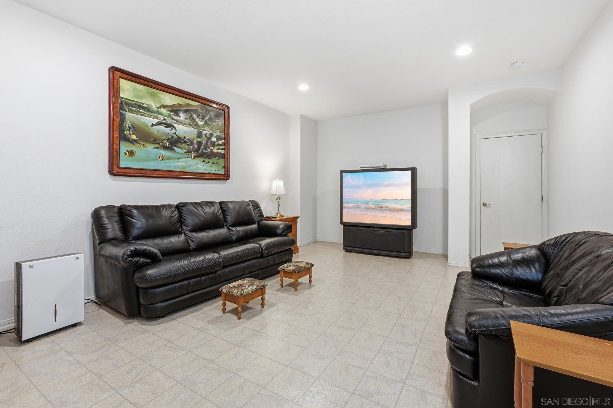 Detail Gallery Image 26 of 30 For Gilman Ct, La Jolla,  CA 92037 - 5 Beds | 3/1 Baths