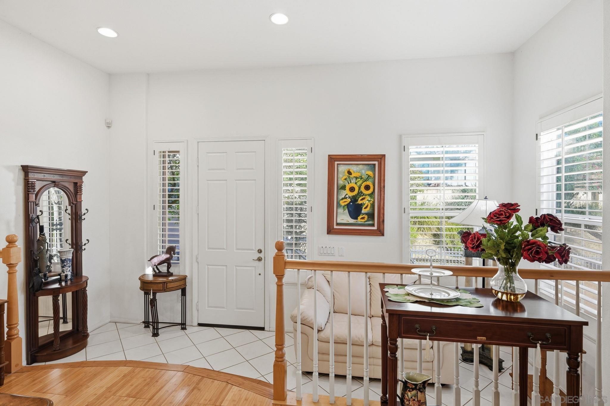 Detail Gallery Image 4 of 30 For Gilman Ct, La Jolla,  CA 92037 - 5 Beds | 3/1 Baths