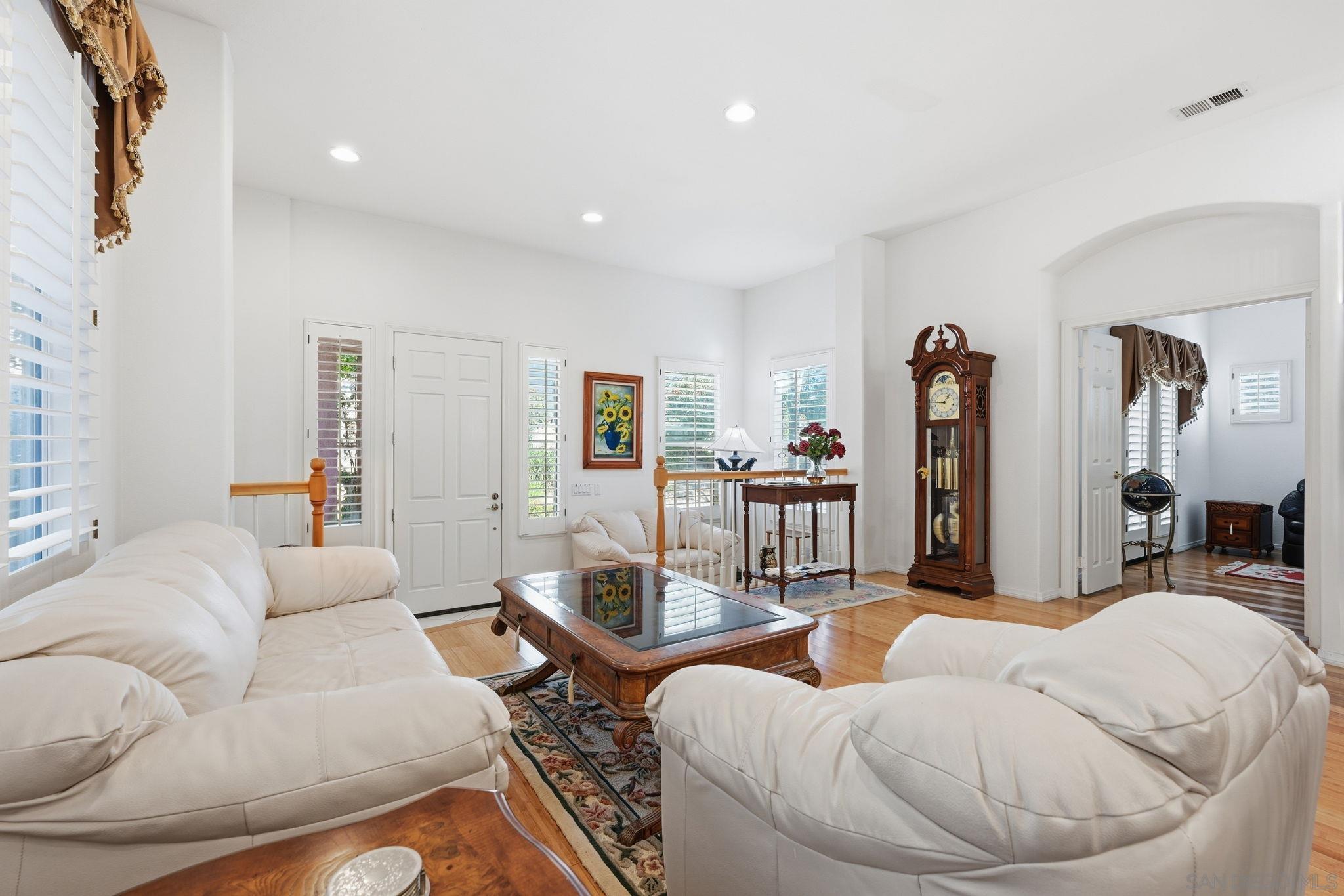 Detail Gallery Image 6 of 30 For Gilman Ct, La Jolla,  CA 92037 - 5 Beds | 3/1 Baths