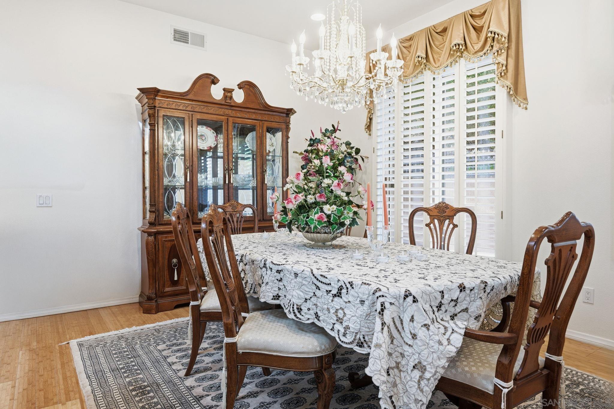 Detail Gallery Image 7 of 30 For Gilman Ct, La Jolla,  CA 92037 - 5 Beds | 3/1 Baths